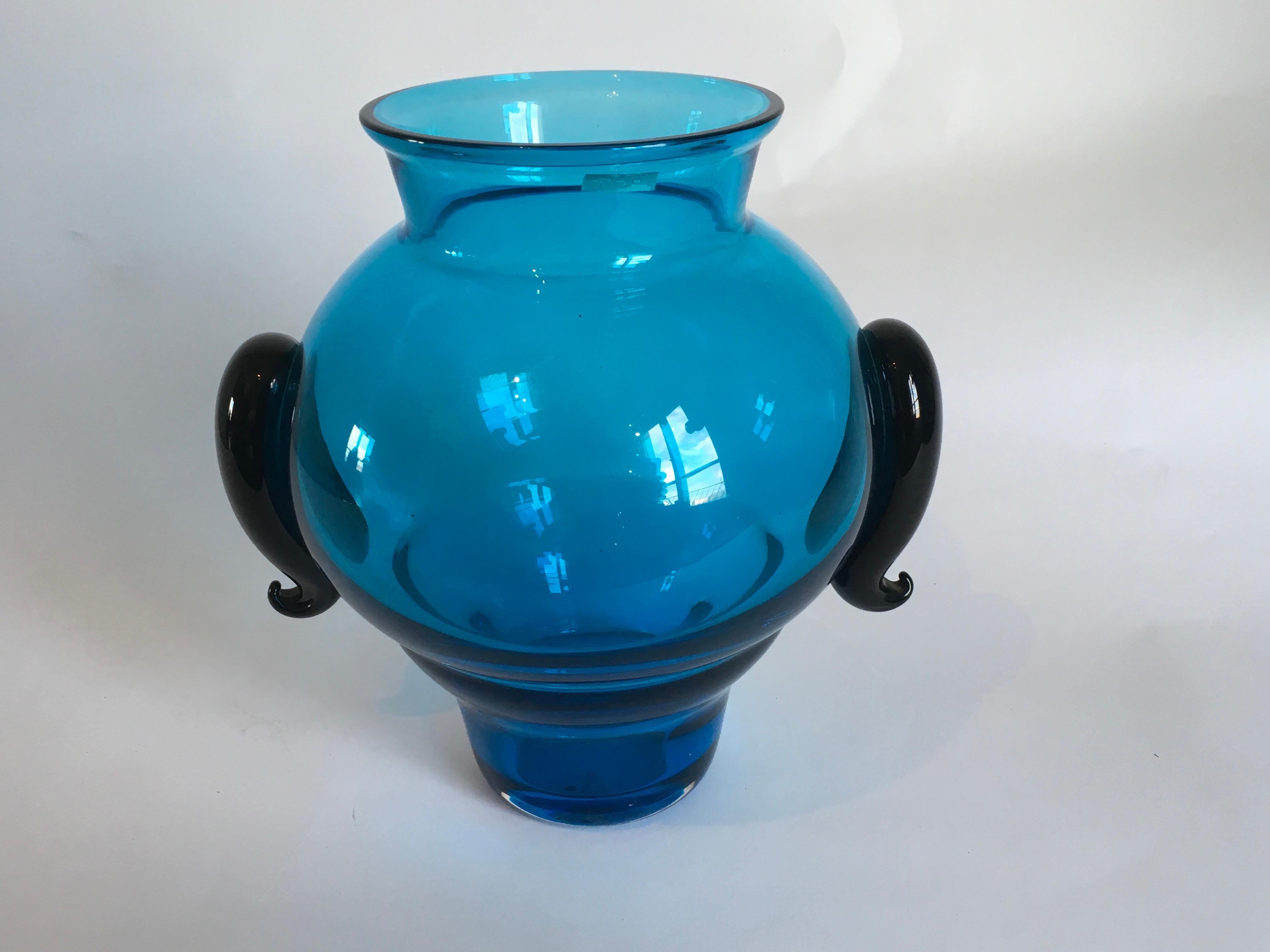 Bicorno Murano glass vase designed and produced  by Barovier & Toso in 1980.
Signed.