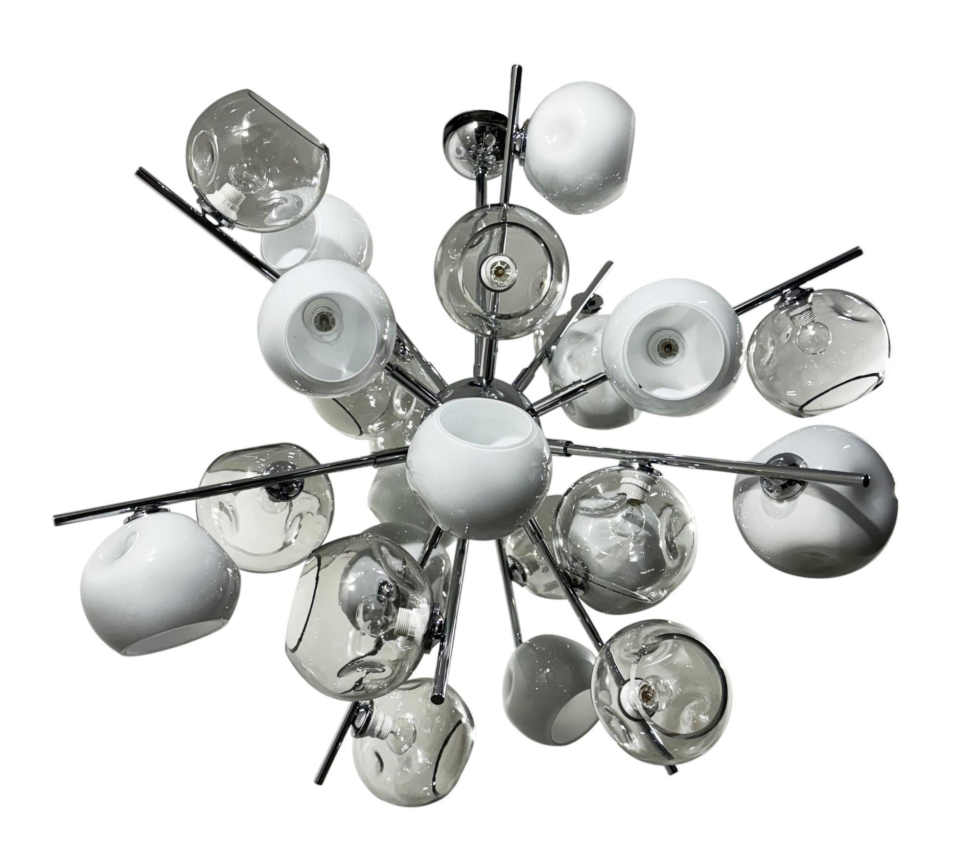 Bicroma Sputnik-Kronleuchter von Fabio Ltd (Moderne der Mitte des Jahrhunderts) im Angebot