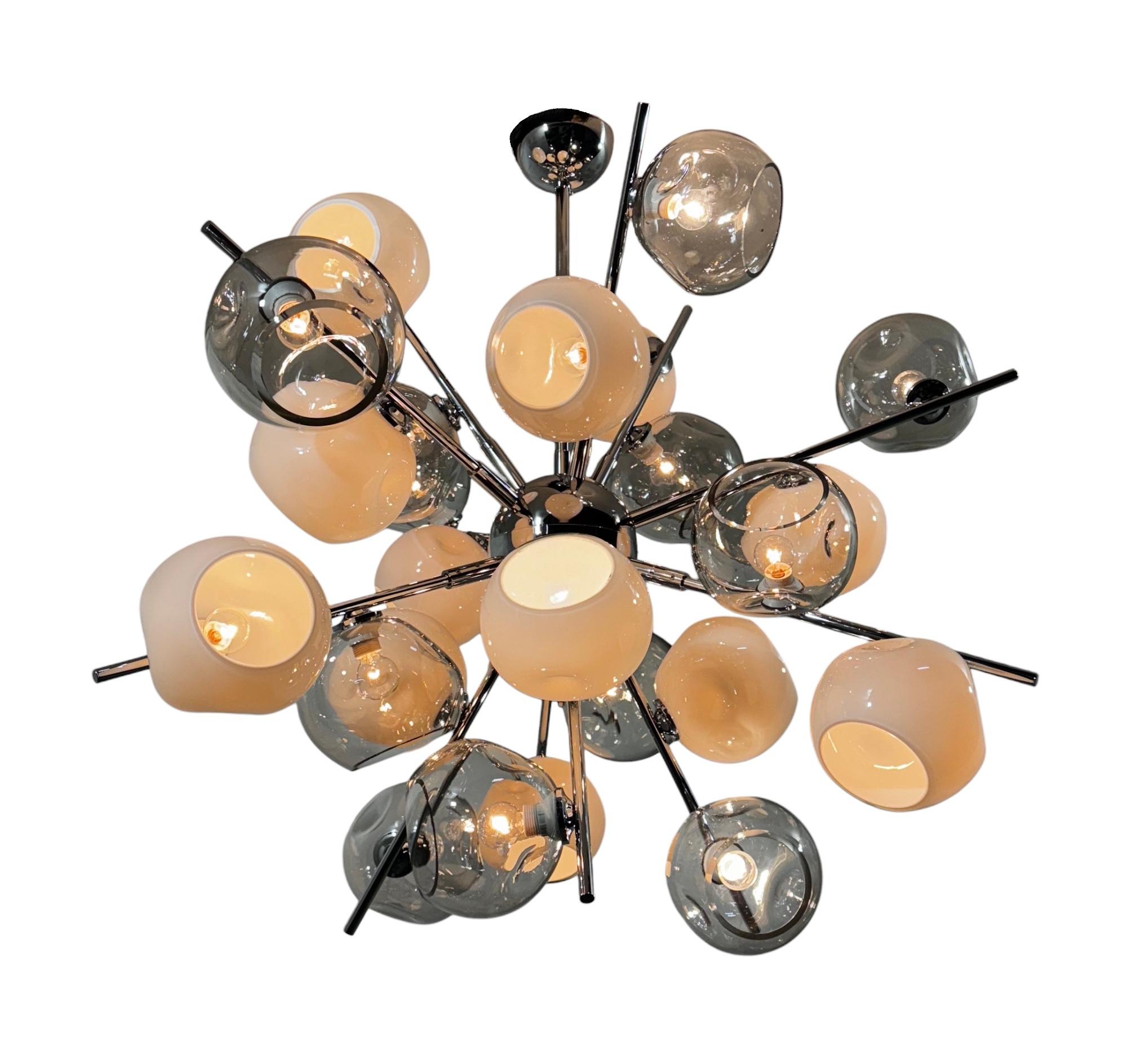 Bicroma Sputnik-Kronleuchter von Fabio Ltd im Zustand „Neu“ im Angebot in Los Angeles, CA