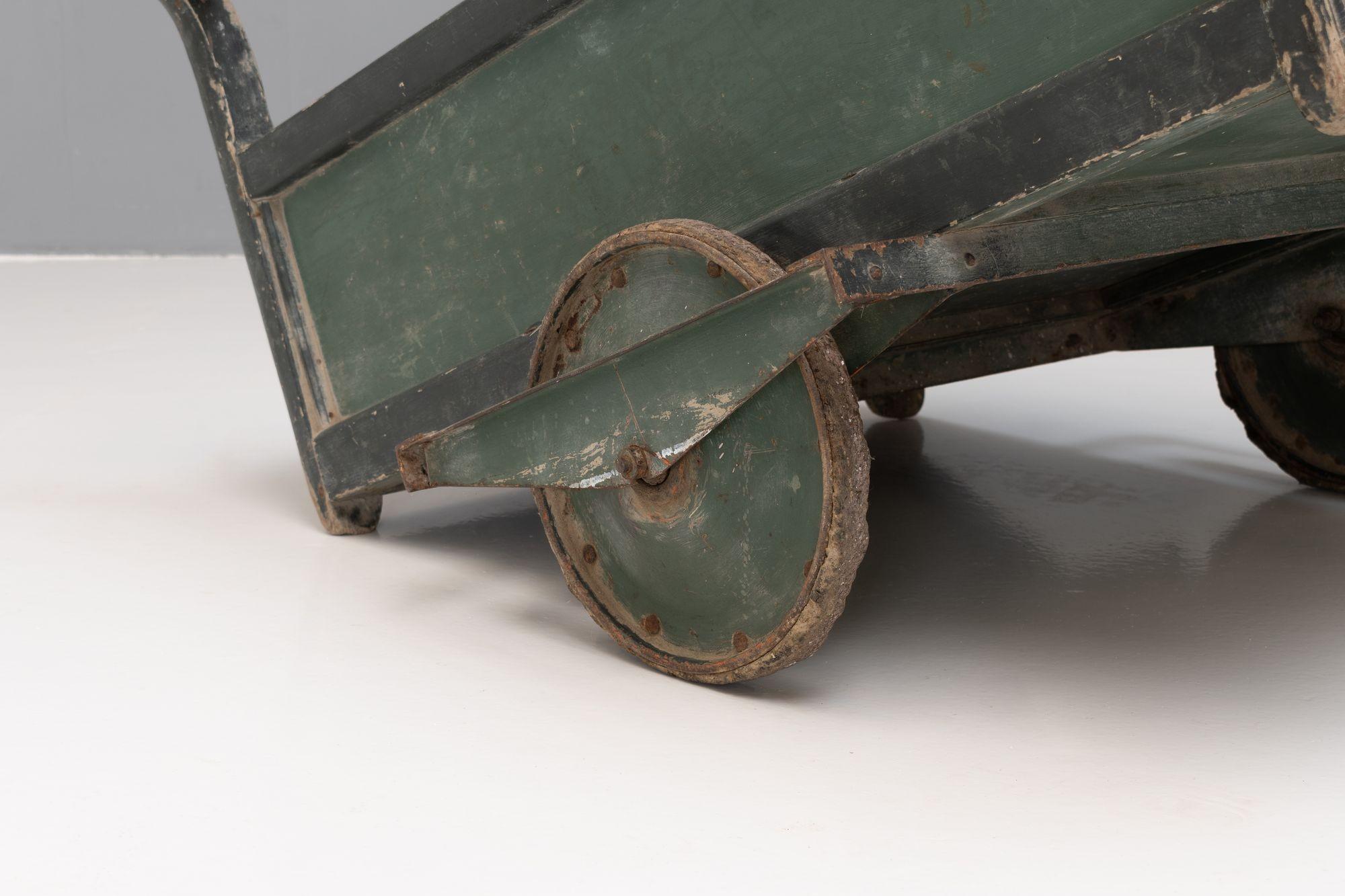 Carro de bicicleta con pintura verde original.
Alrededor de 1900.