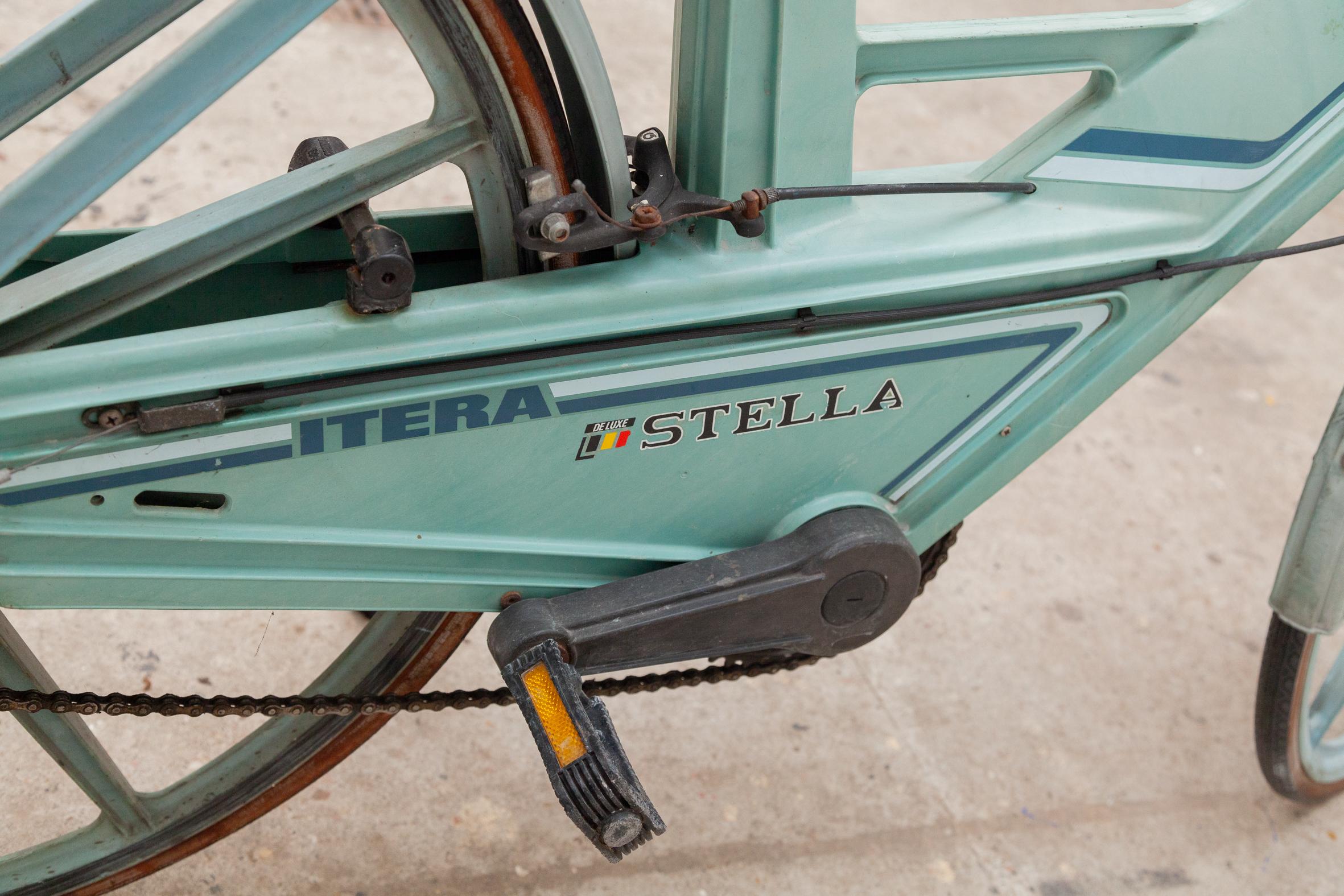 Modèle bicyclette du milieu du siècle « Itera » en plastique pour Volvo, Suède en vente 2