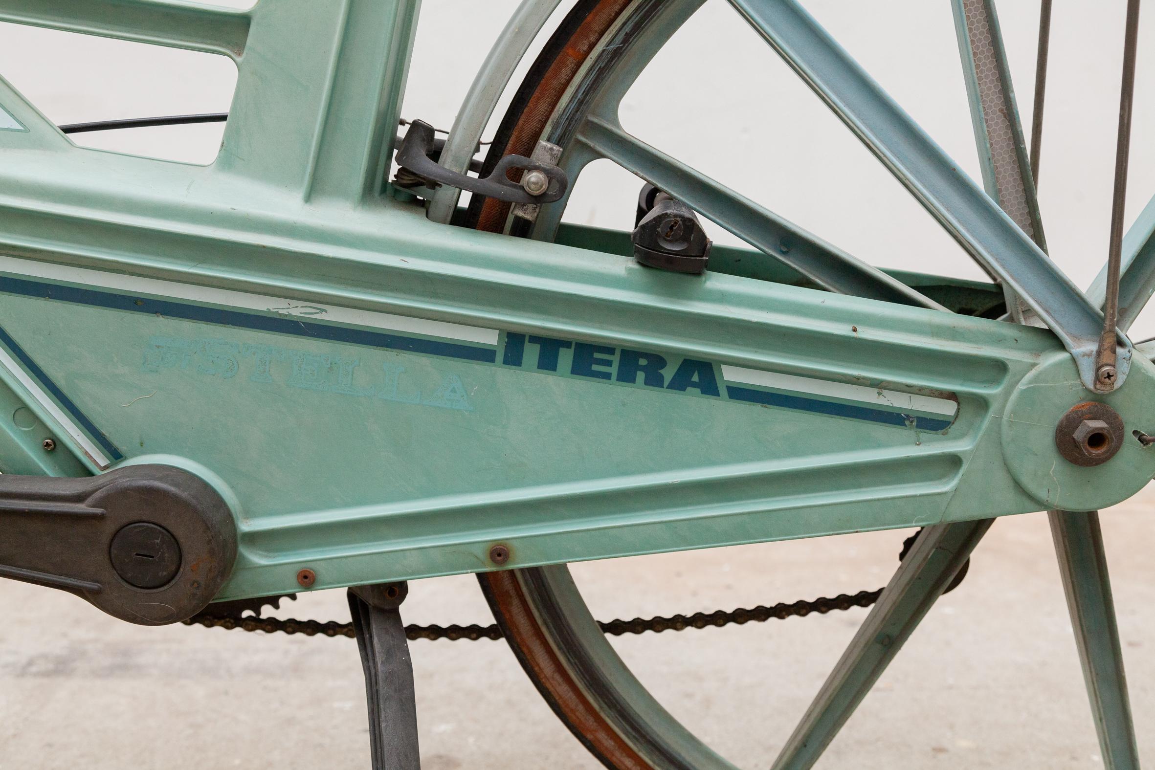 Chrome Modèle bicyclette du milieu du siècle « Itera » en plastique pour Volvo, Suède en vente