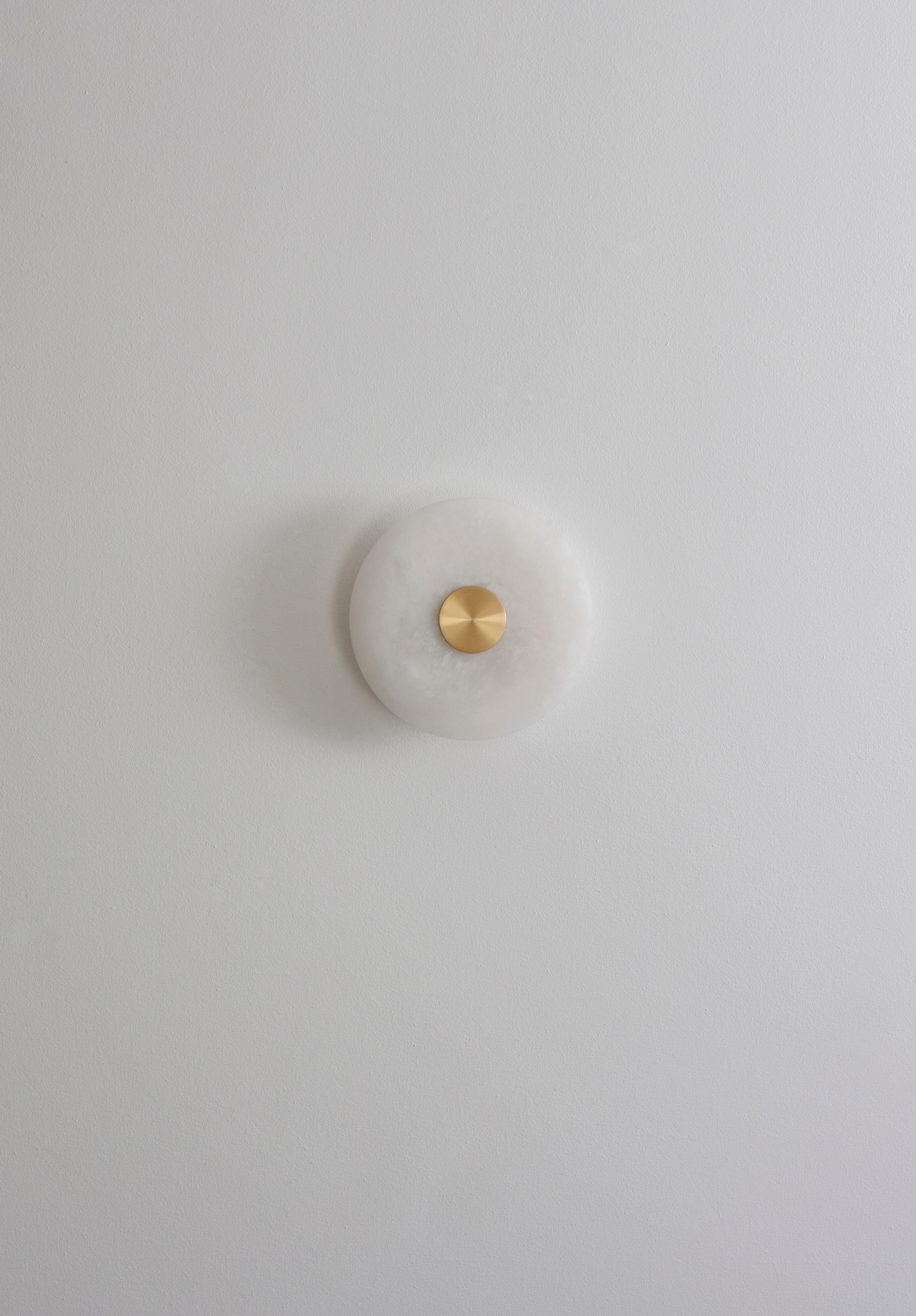 Bide small wall light by Bert Frank
Dimensions: H 26 x D 6.2 cm
Materials: brass, alabaster

Available finishes: Brass, alabaster
All our lamps can be wired according to each country. If sold to the USA it will be wired for the USA for