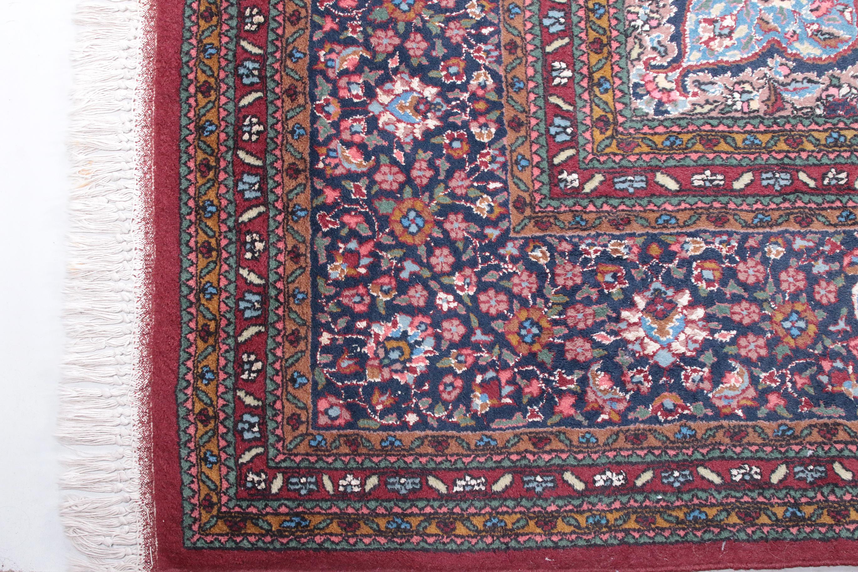 This beautiful Persian Bidjar carpet has 400,000 knots per square meter. It is a beautiful and typical example of a Bidjar carpet. Unlike the rugs of other nomadic peoples, the structure of a Bidjar makes it one of the strongest types of Persian