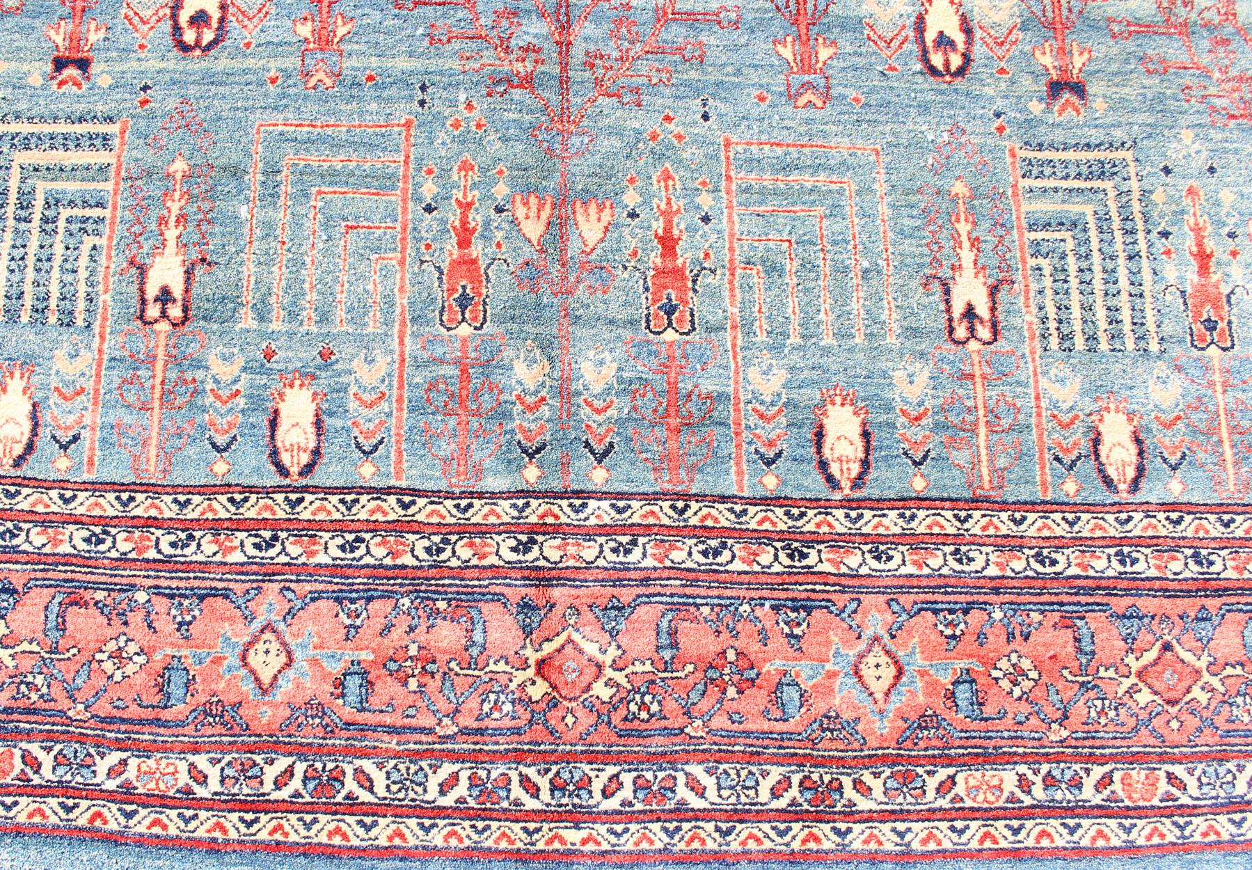 Mesures : 11'9 x 18'0

 Tapis Bidjar à fond bleu ciel et motifs de jardin complexes11'9 x 18'0.  Keivan Woven Arts/ tapis/R20-0840, pays d'origine / type : Turquie / Design/One, vers 1970.

Un tapis conçu par Bidjar présentant un champ bleu ciel