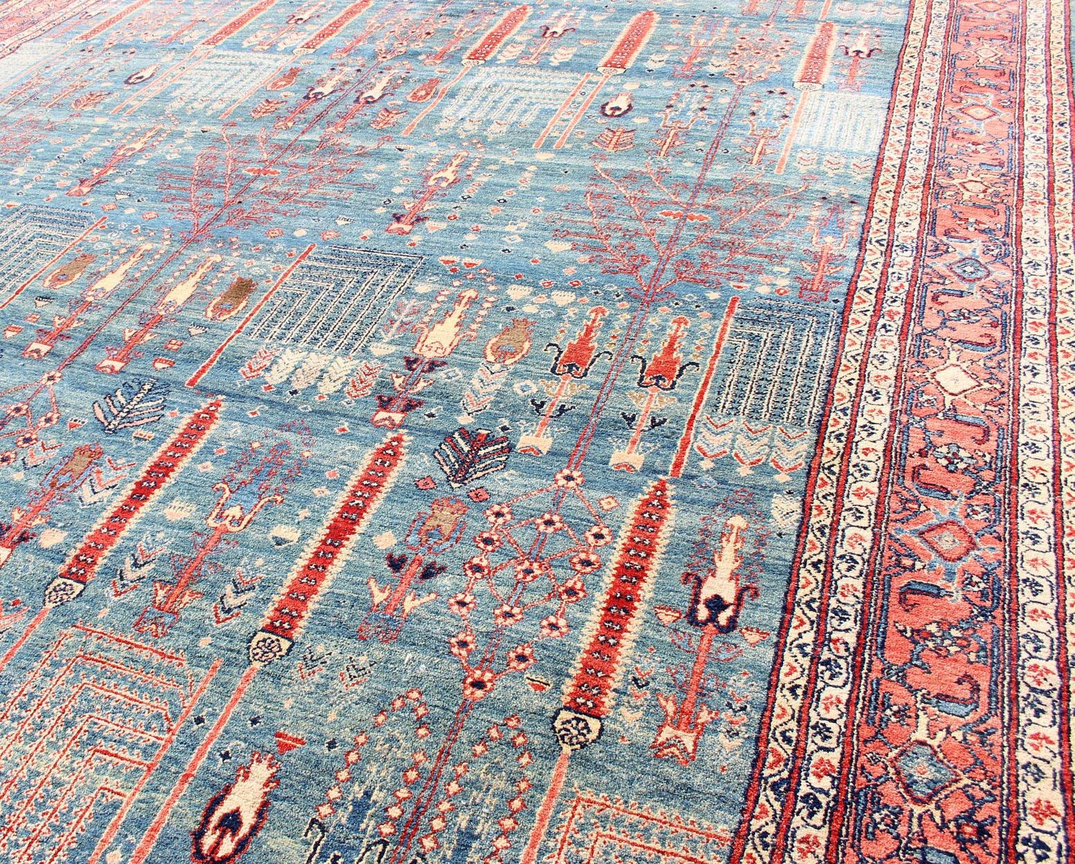 Laine Tapis Bidjar Design avec fond bleu ciel et motifs de jardins complexes11'9 x 18'0 en vente