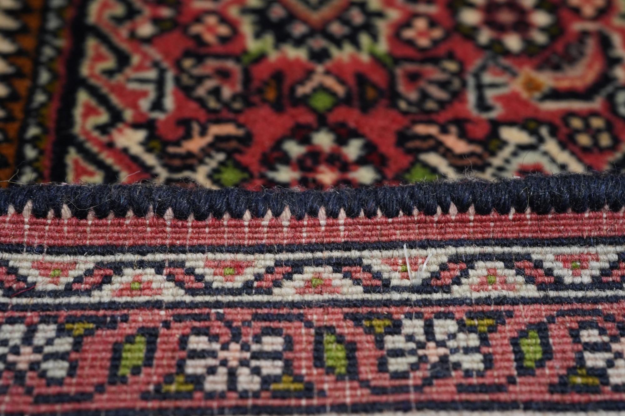 Bidjar-Teppich im Vintage-Stil, 4'6'' x 8'2'' im Angebot 4