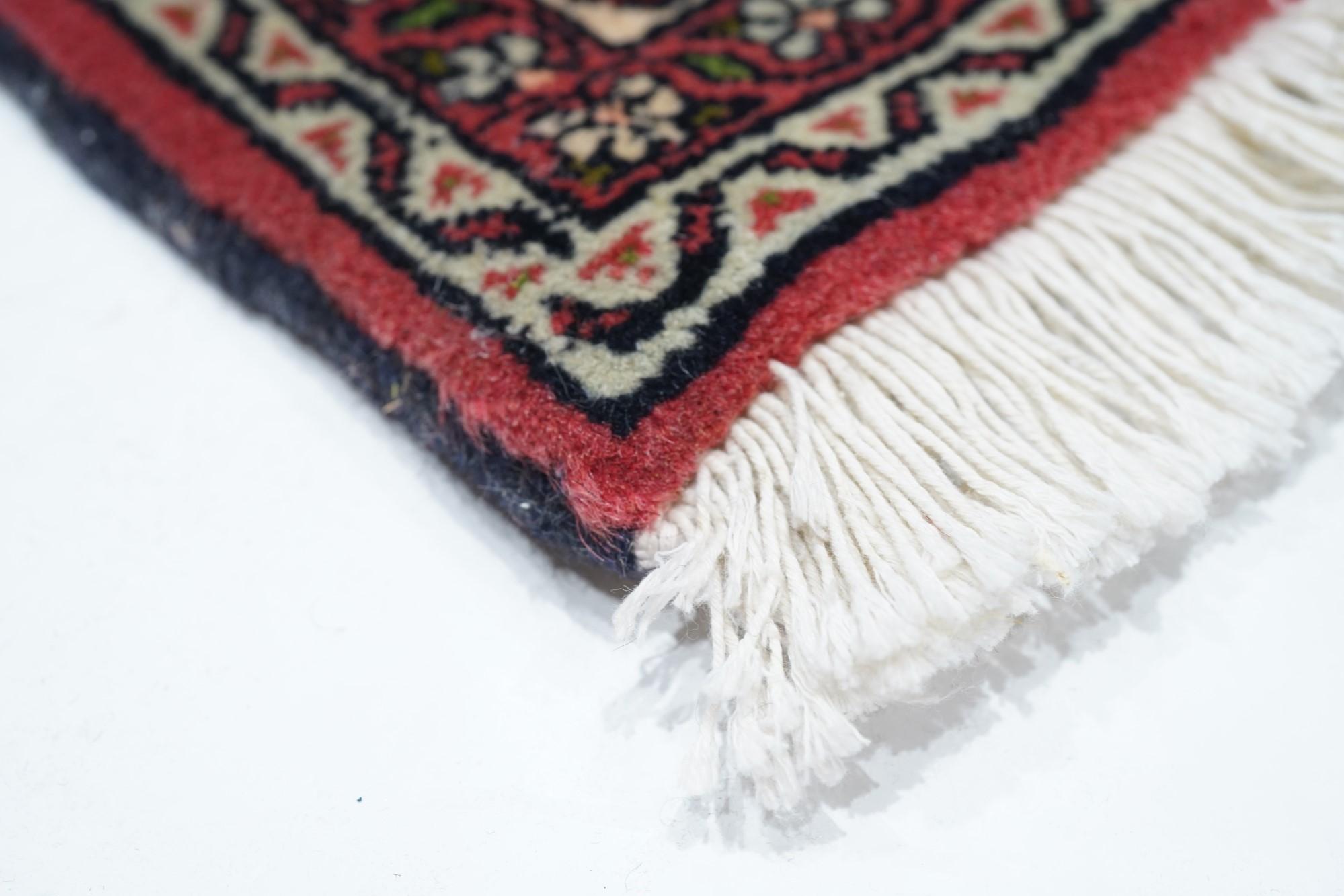 Bidjar-Teppich im Vintage-Stil, 4'6'' x 8'2'' (Persisch) im Angebot