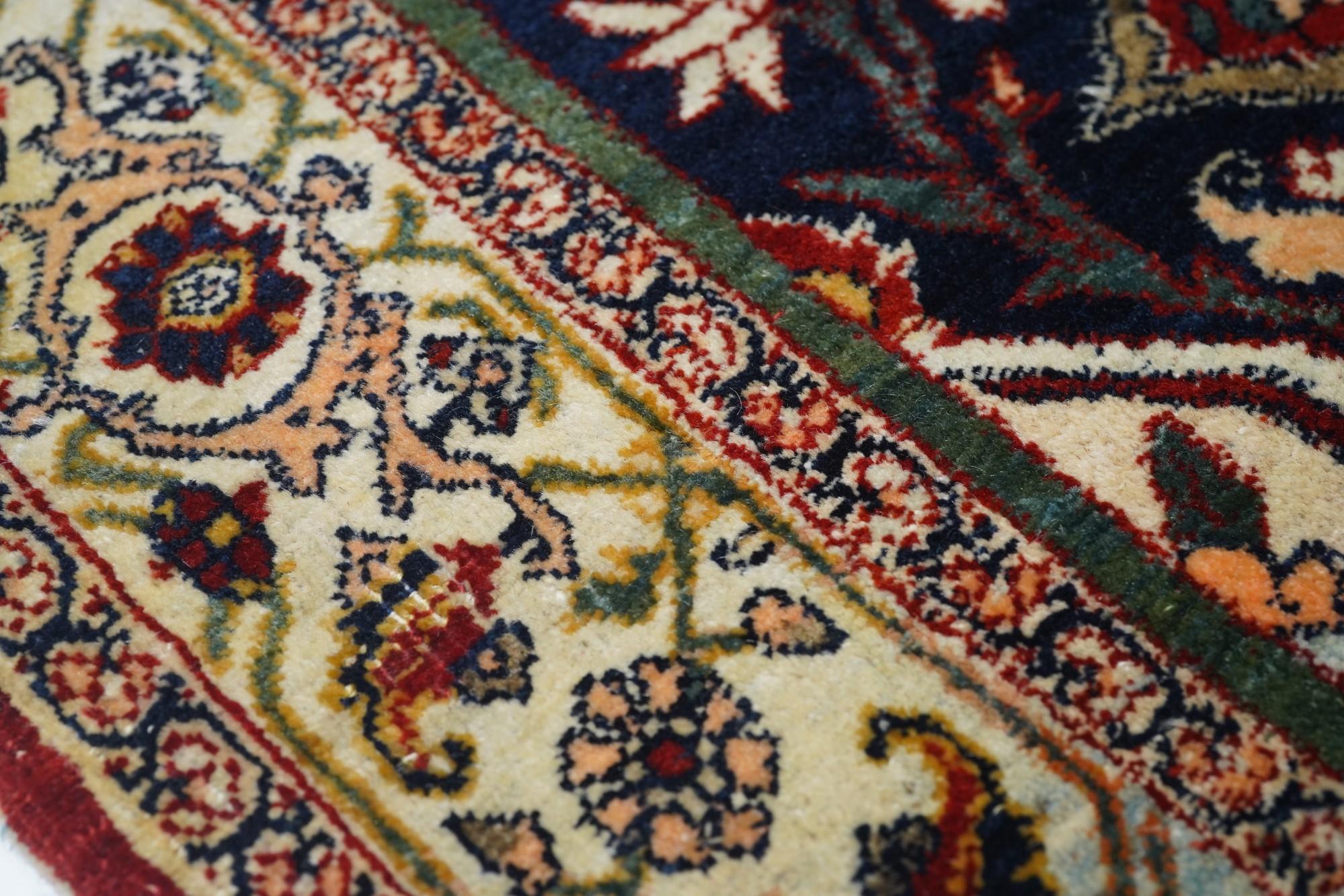 Bidjar Rug In Excellent Condition For Sale In New York, NY