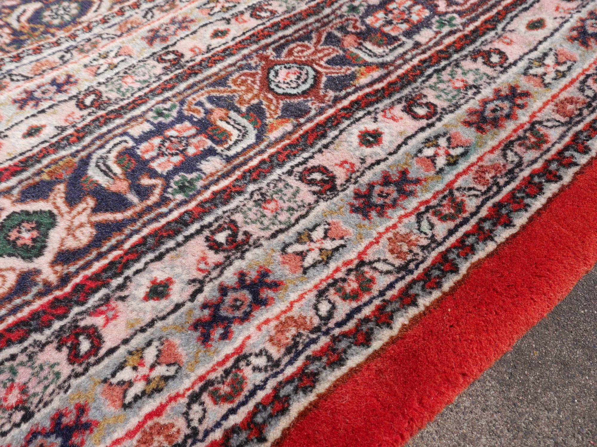 Bidjar Rug Oriental Vintage Hand-Knotted Persian Design Made in India For Sale 4