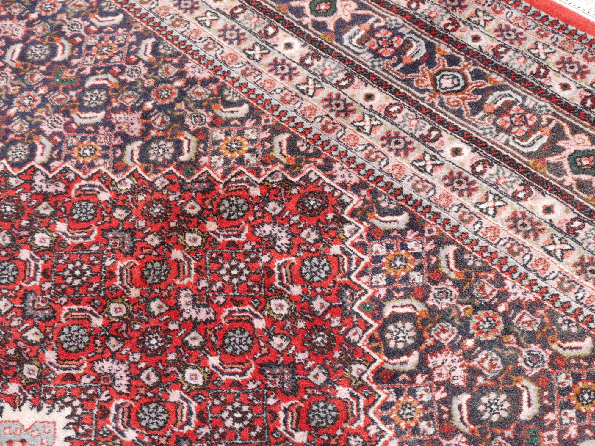 Bidjar Rug Oriental Vintage Hand-Knotted Persian Design Made in India For Sale 7