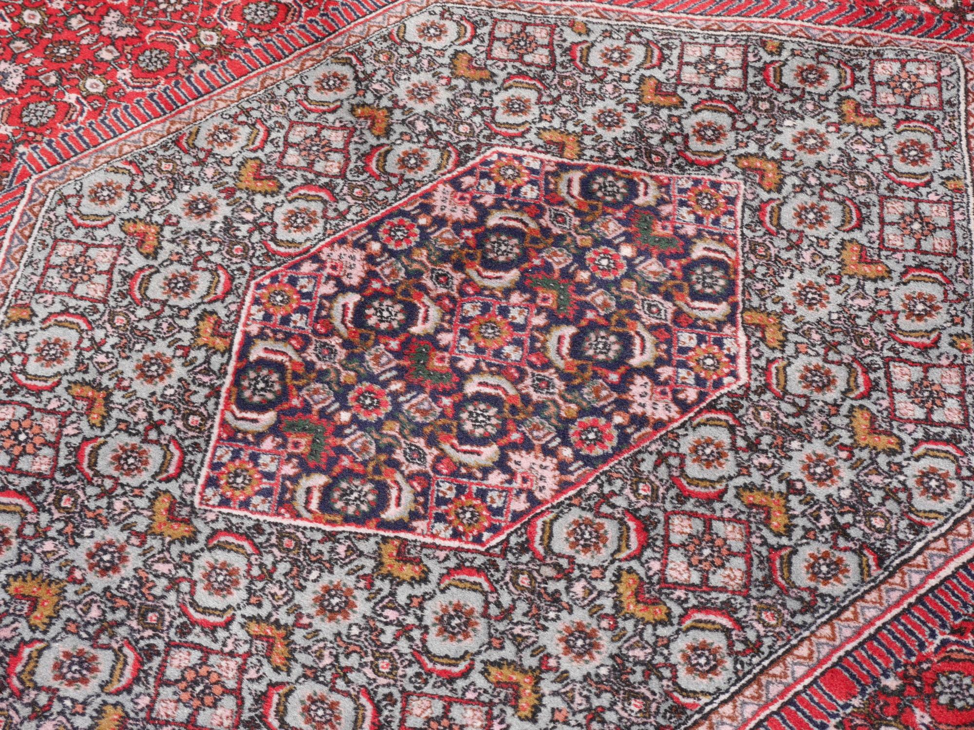 Bidjar Rug Oriental Vintage Hand-Knotted Persian Design Made in India For Sale 8