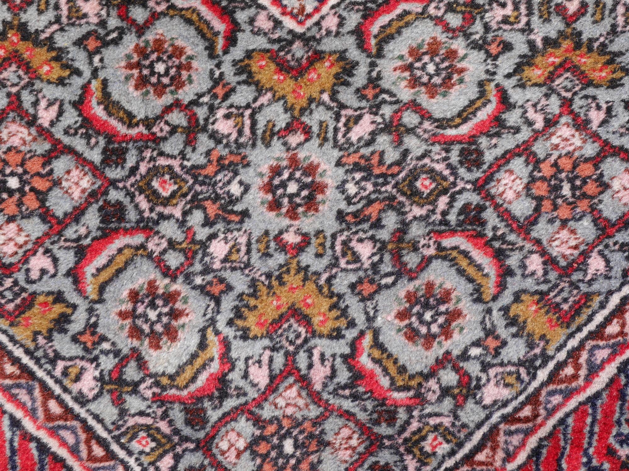 Bidjar Rug Oriental Vintage Hand-Knotted Persian Design Made in India For Sale 9