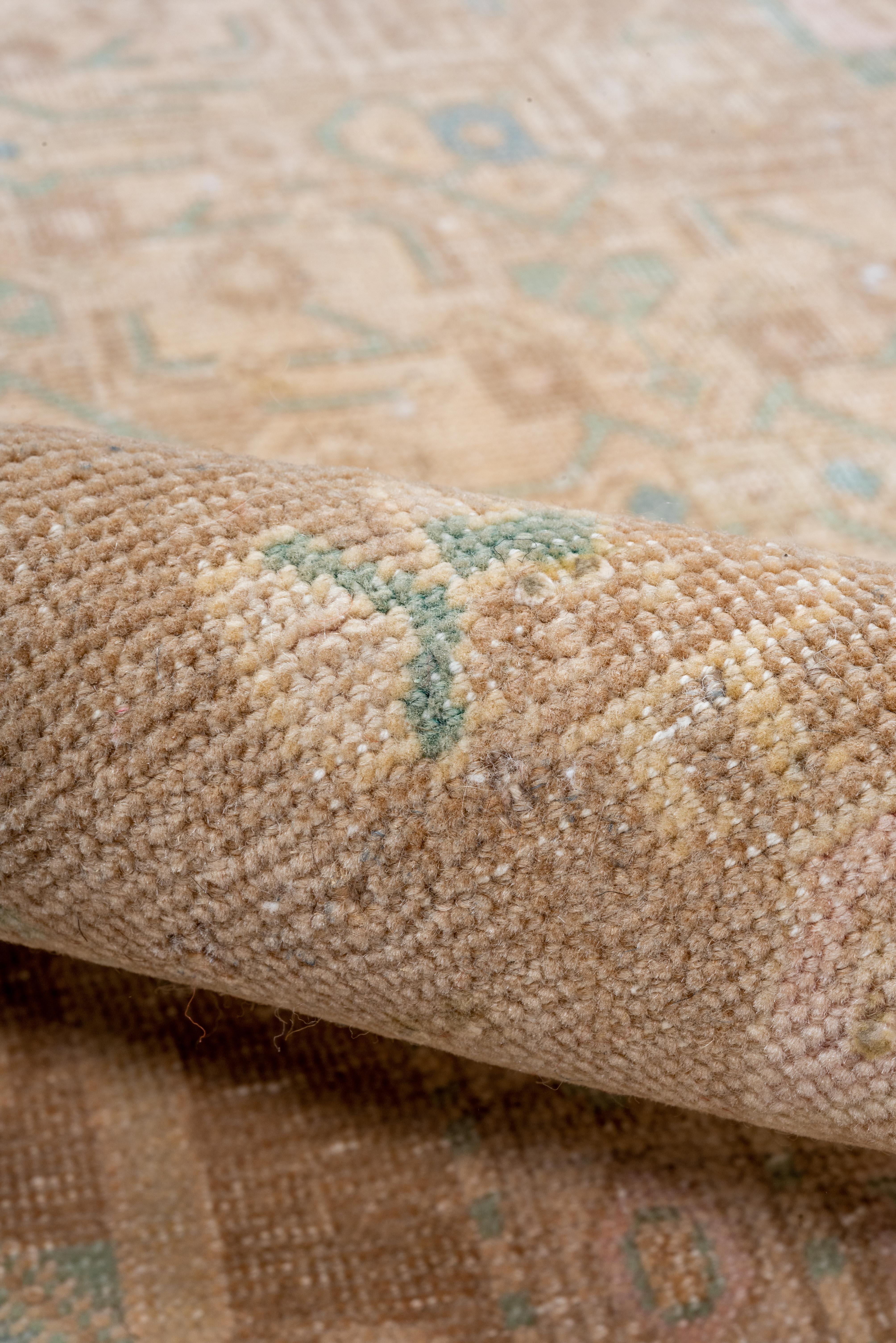 Tappeto Bidjar Soft Medallion in Blush e Sky In condizioni buone in vendita a New York, NY