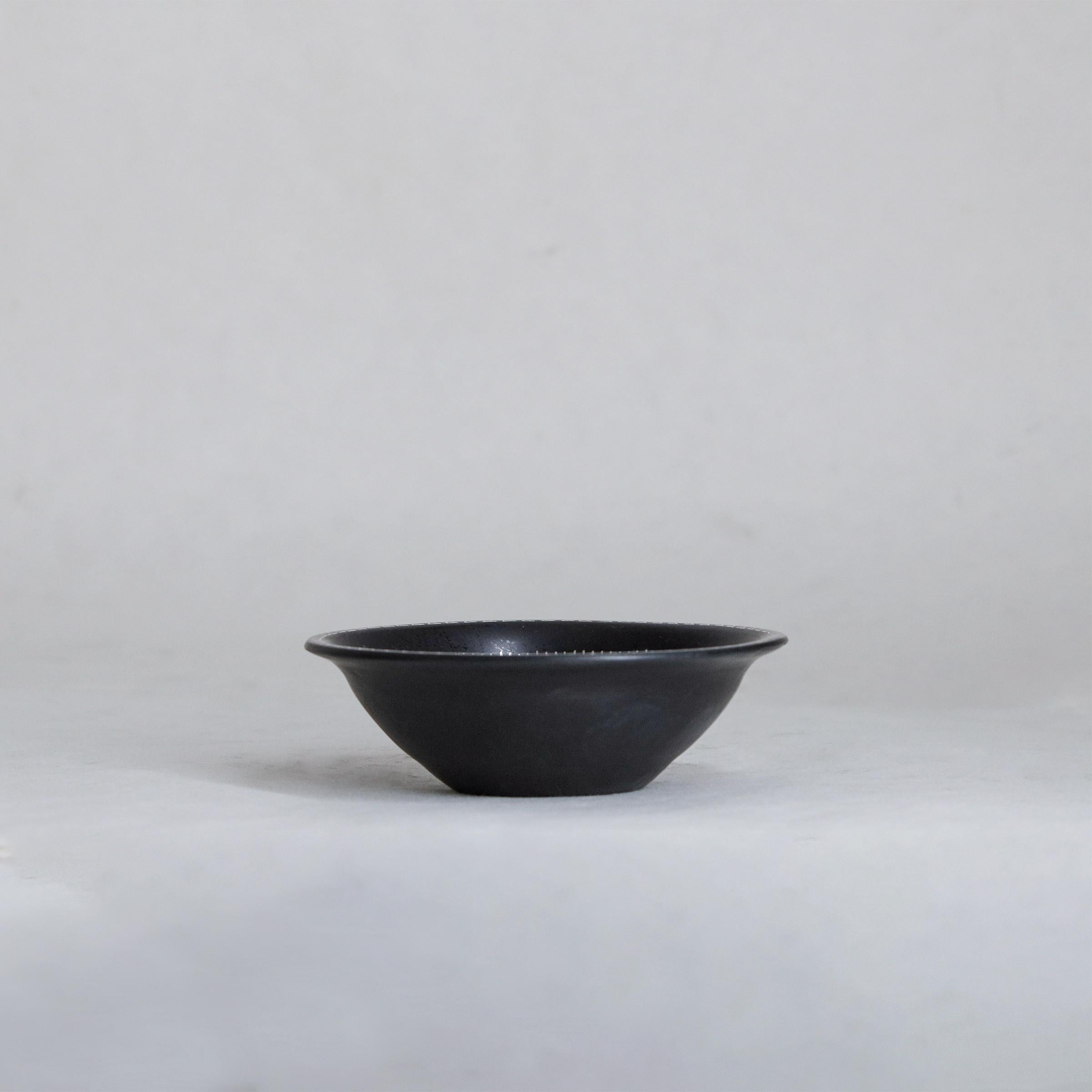 Bidri Traditional Indian Hand-made Izmir Cast Bowl, Large In New Condition For Sale In Khet Bang Sue, Krung Thep Maha Nakhon