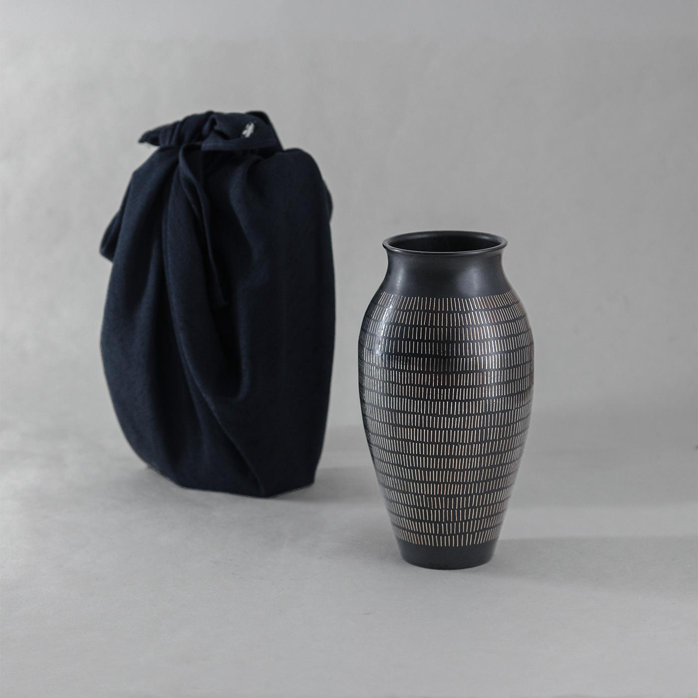 Traditionelle indische handgefertigte Bidri-Vase aus Tangierguss (Gegossen) im Angebot