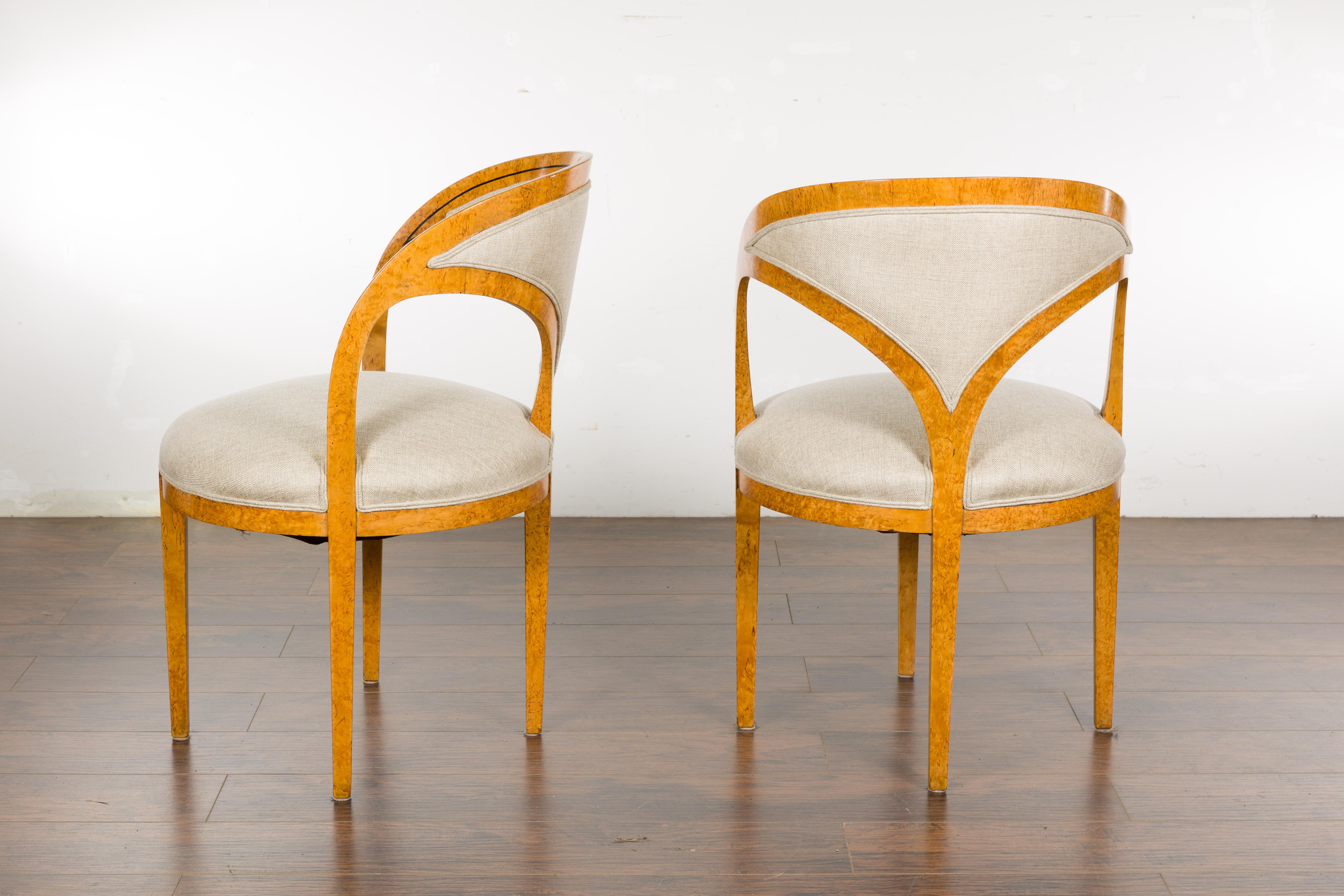 Biedermeier-Stühle des 19. Jahrhunderts mit ebonisierten Akzenten und neuer Polsterung, ein Paar im Angebot 8