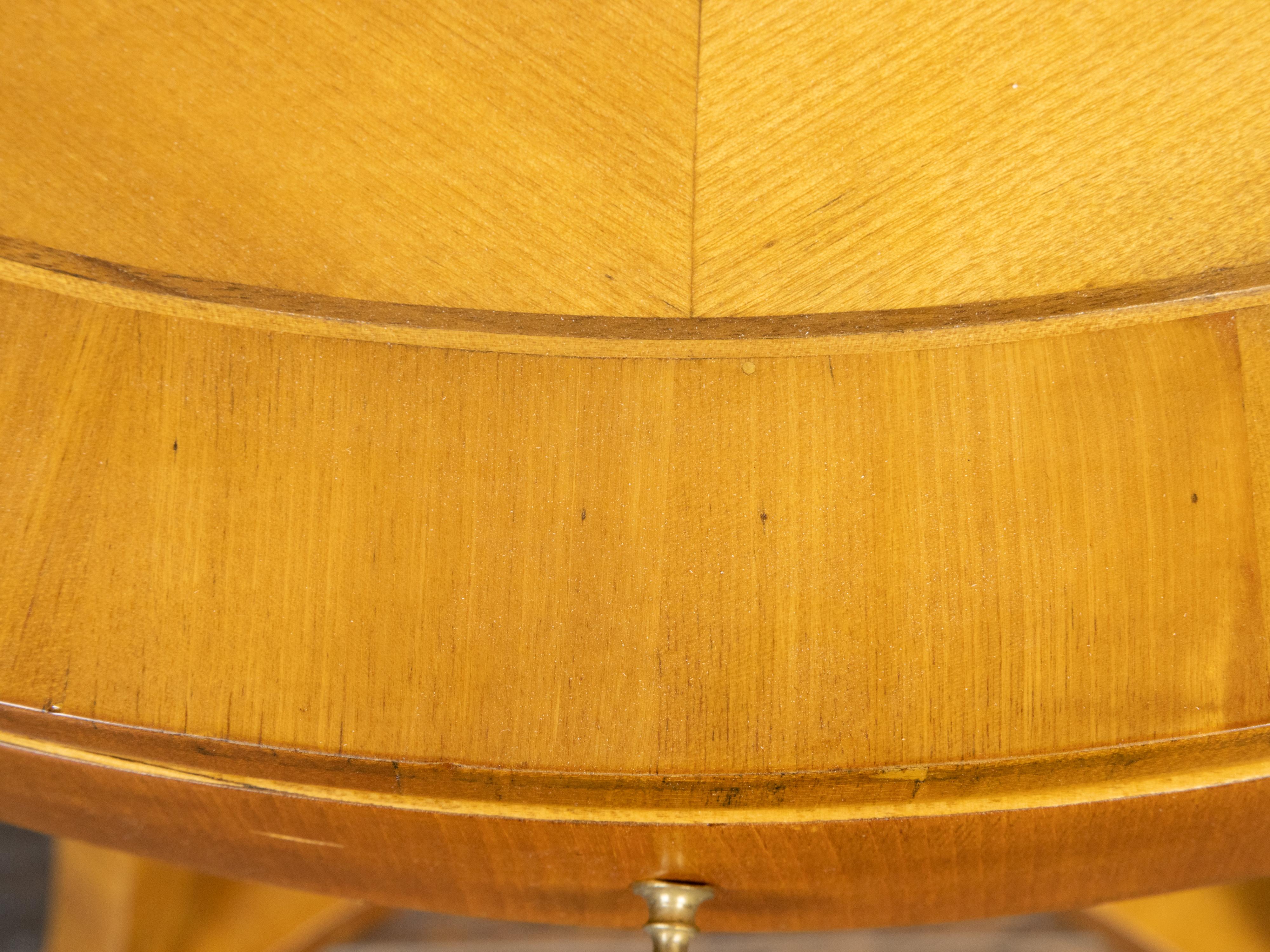 Biedermeier 19th Century Walnut Accent Table with Oval Top and Quarter Veneer For Sale 5