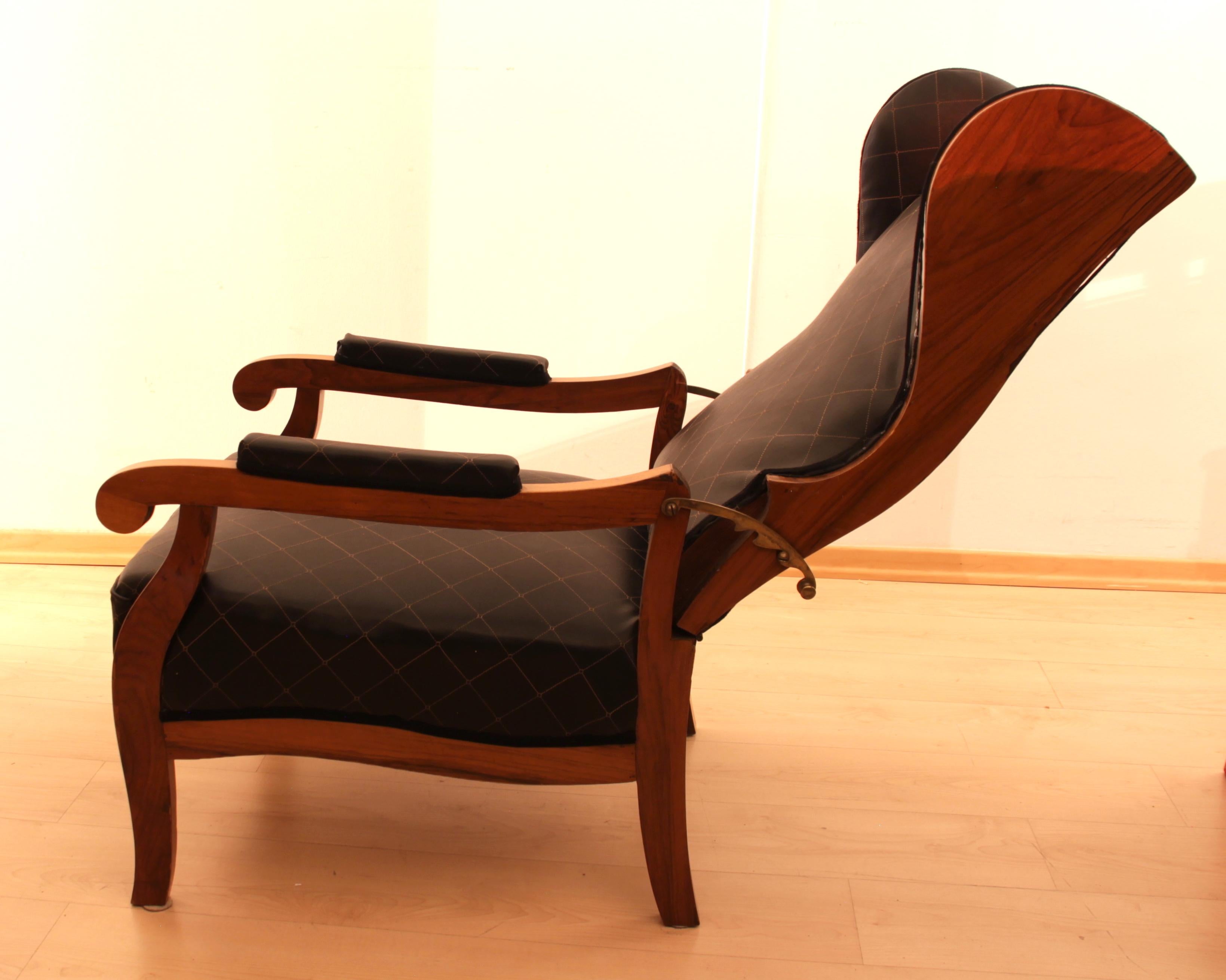 Biedermeier Wing Chair, Adjustable, Walnut, South Germany, circa 1820 In Good Condition In Regensburg, DE