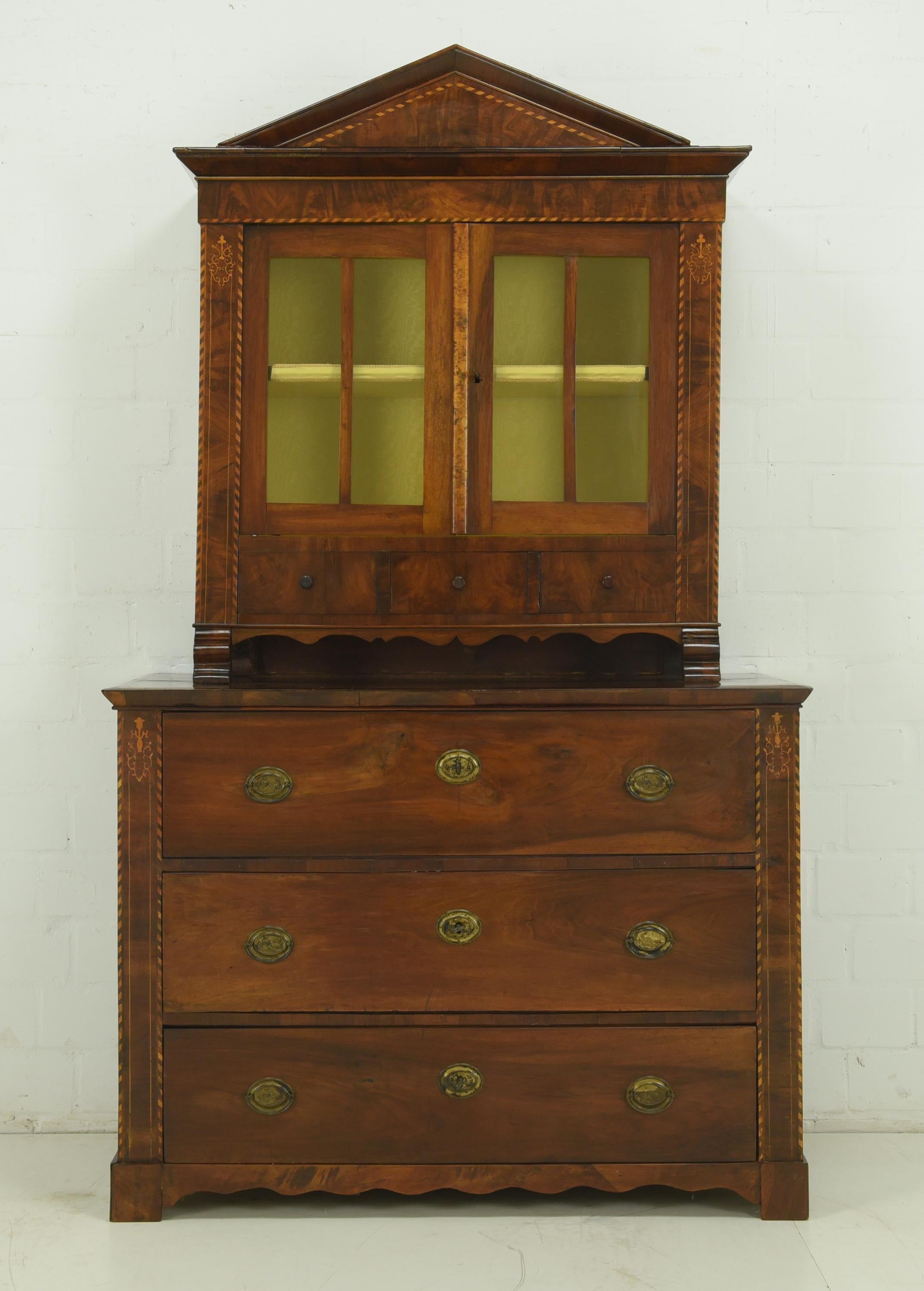 Buffet cabinet restored Biedermeier Anno 1808 walnut top chest of drawers

Features:
Very high quality processing
Drawers pronged
Complex inlay work
Very nice patina
Extraordinary model
The cabinet is in two parts (upper/lower