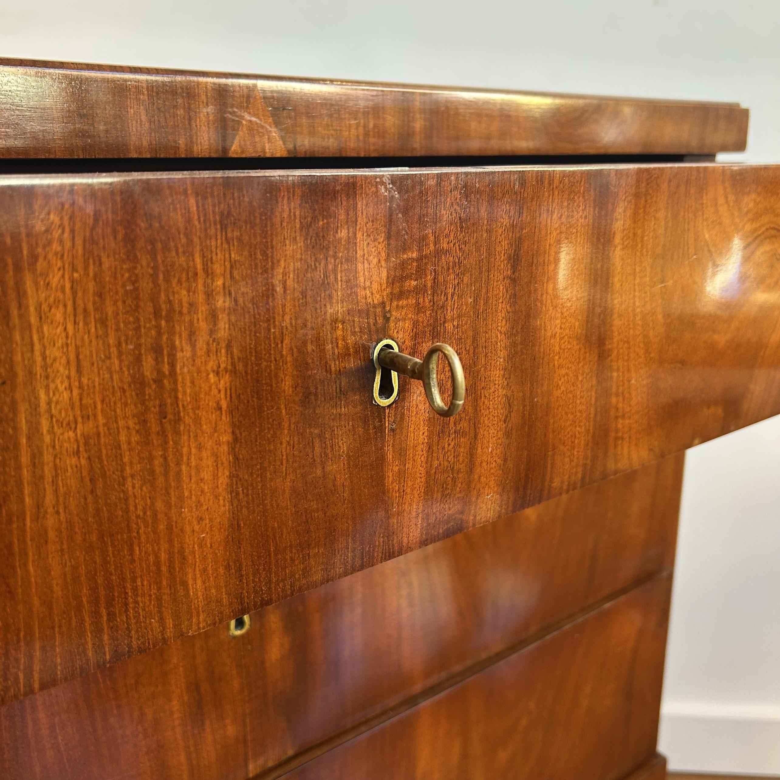 Ottone Cassettiera d'epoca Biedermeier fine '800 in vendita