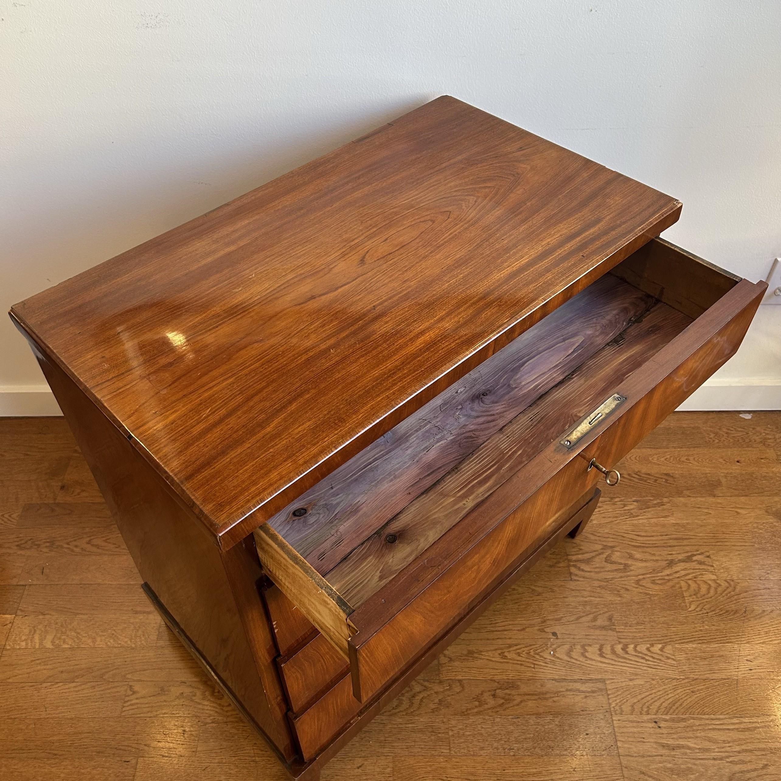 Cassettiera d'epoca Biedermeier fine '800 in vendita 1