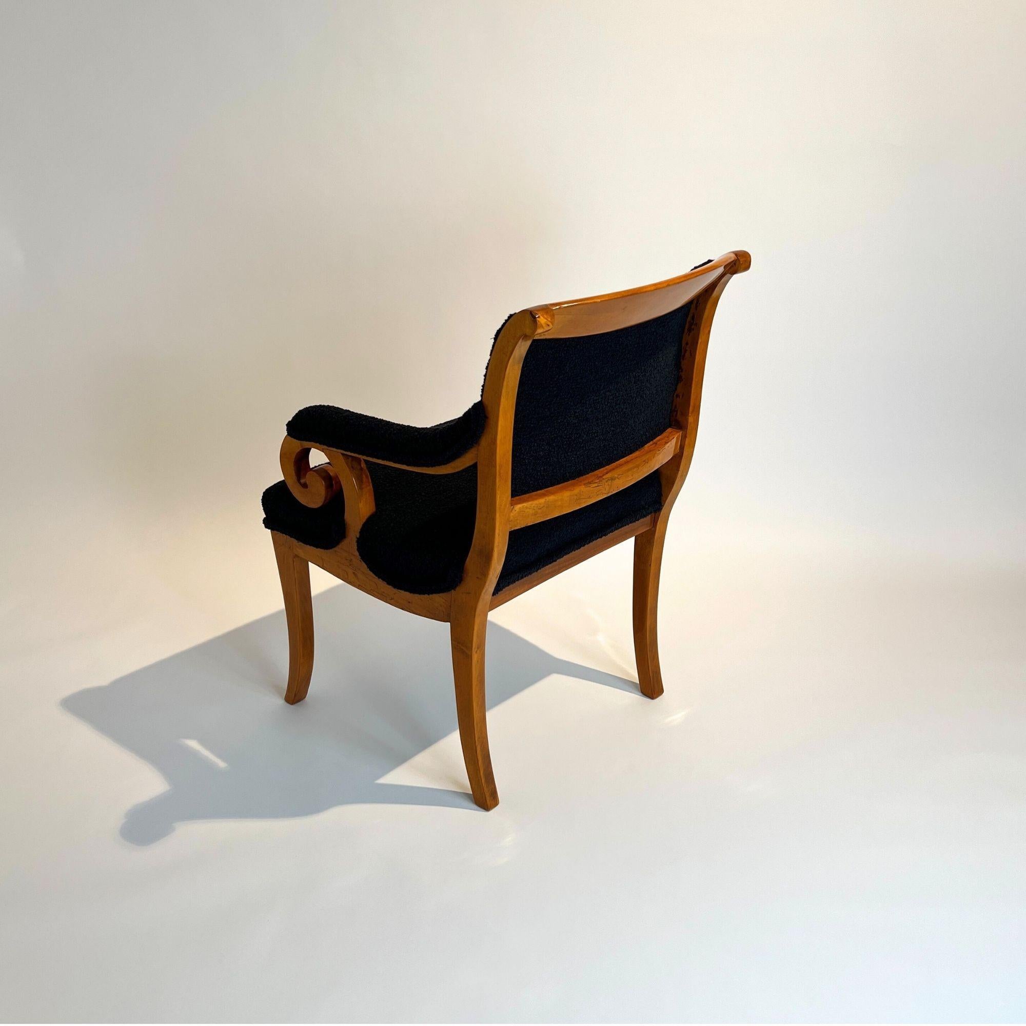 Bouclé Fauteuil Biedermeier, Beeche massif, Boucle noire, Allemagne du Sud vers 1830 en vente