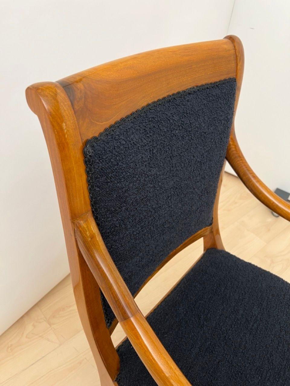 Biedermeier Sessel, Nussbaum, schwarzer Boucle, Süddeutschland um 1835 im Angebot 3