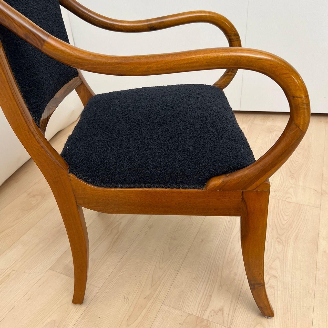 Biedermeier Sessel, Nussbaum, schwarzer Boucle, Süddeutschland um 1835 im Angebot 4