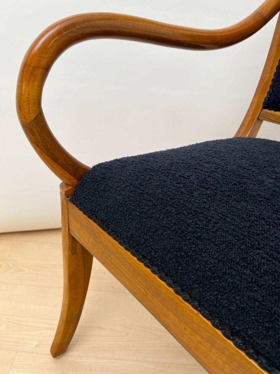 Biedermeier Sessel, Nussbaum, schwarzer Boucle, Süddeutschland um 1835 (Bouclé) im Angebot