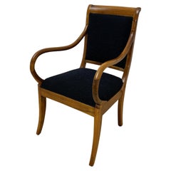 Biedermeier Sessel, Nussbaum, schwarzer Boucle, Süddeutschland um 1835