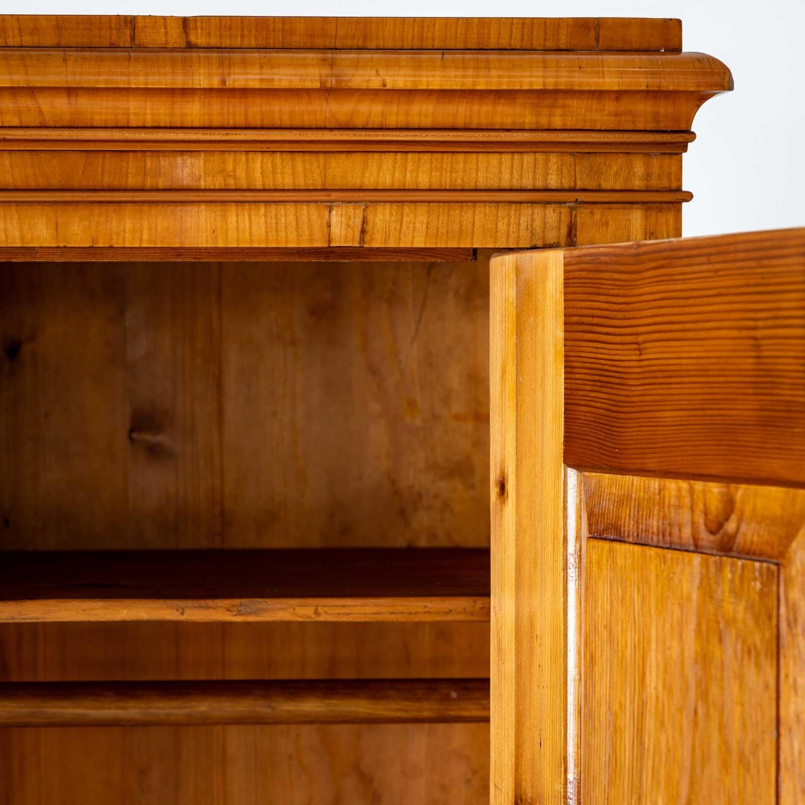Lucidato Armoire Biedermeier, 1830 circa in vendita