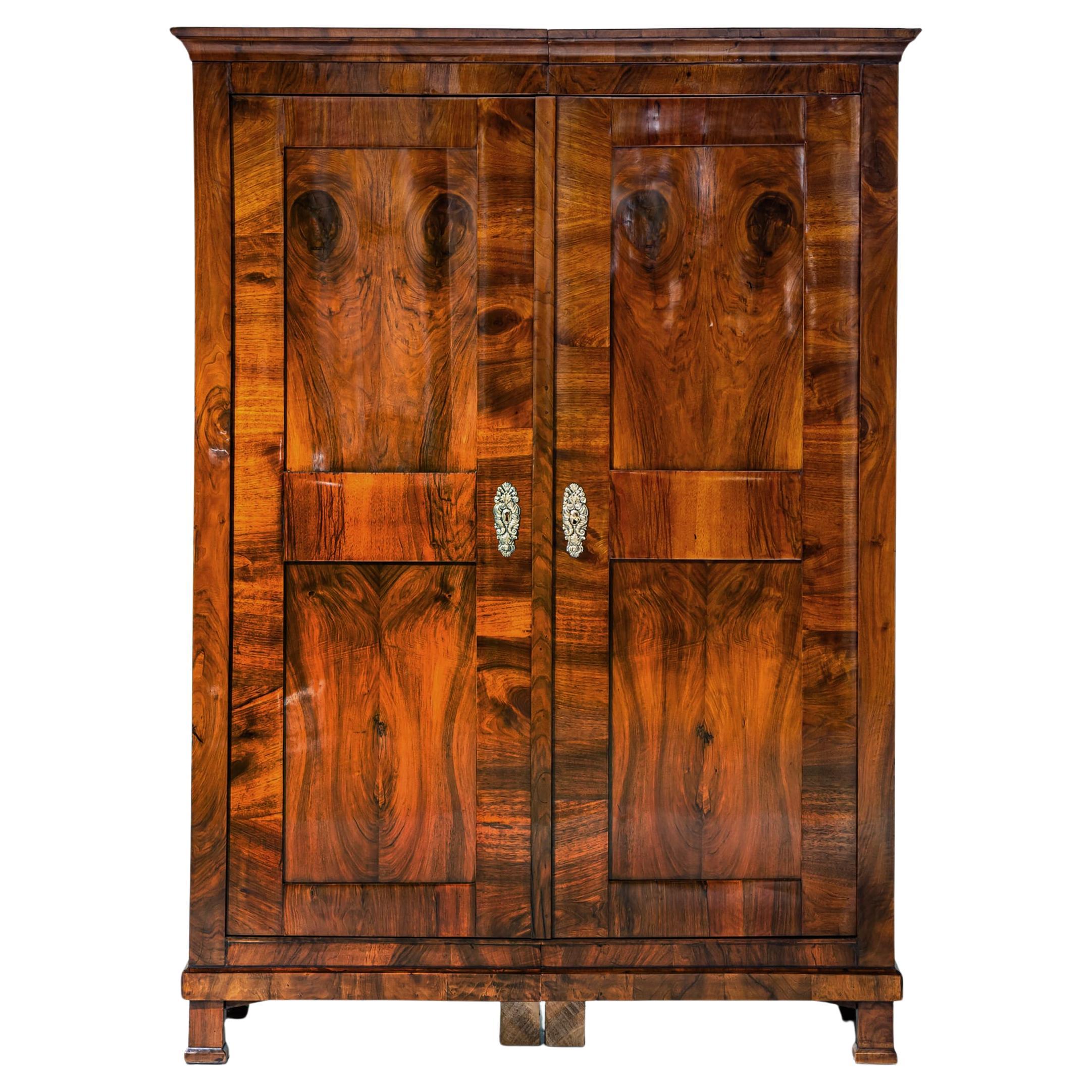 Biedermeier Armoire in Walnut, circa 1830 in vendita