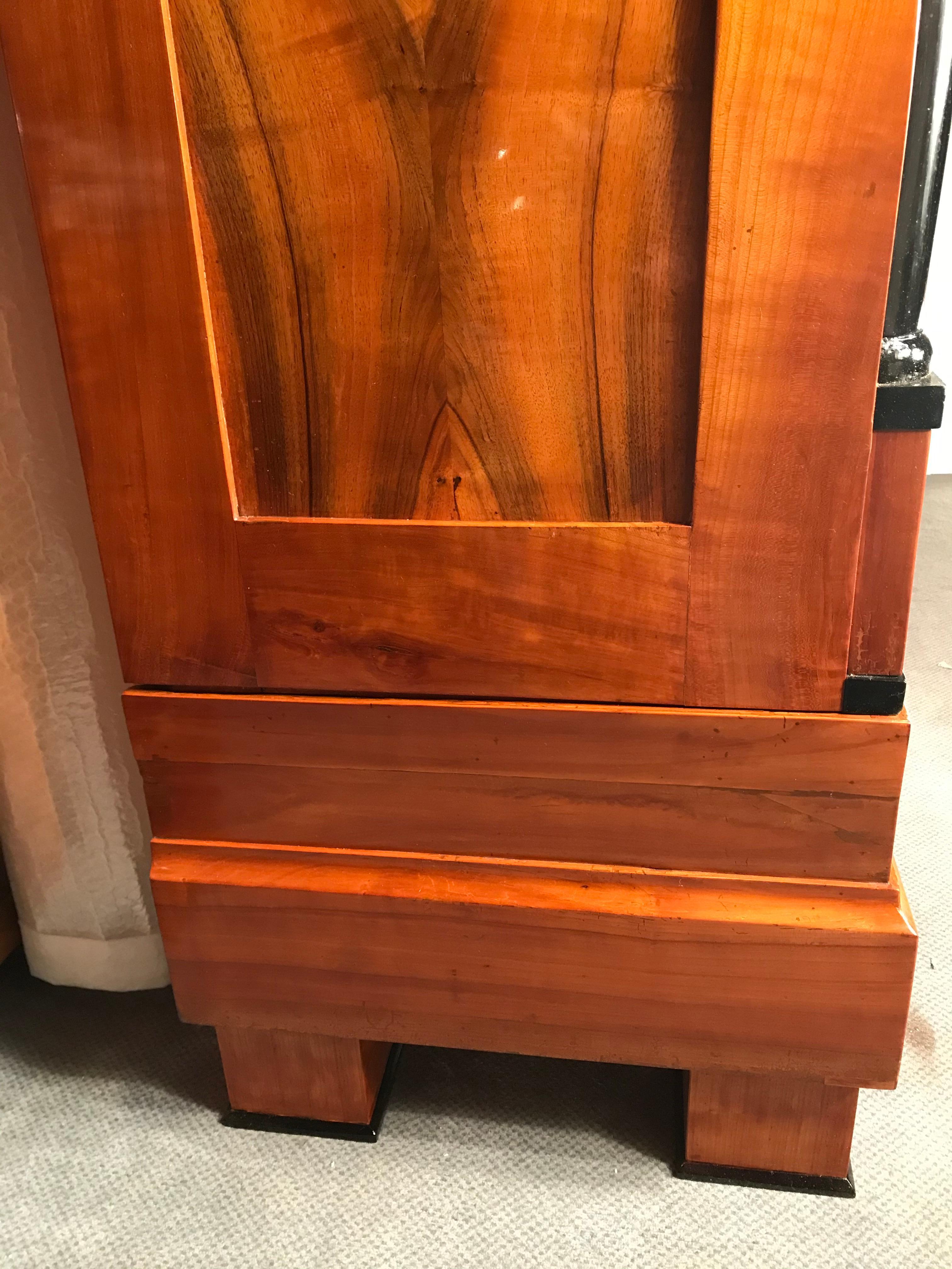 Biedermeier Armoire or Wardrobe, South Germany, 1820, Walnut and Cherry Veneer In Good Condition For Sale In Belmont, MA