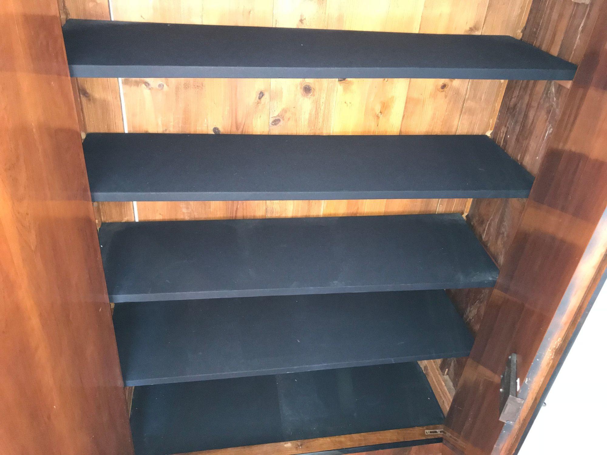 Armoire Biedermeier, impiallacciato in noce e colonne piene, Austria, 1820 circa in vendita 11