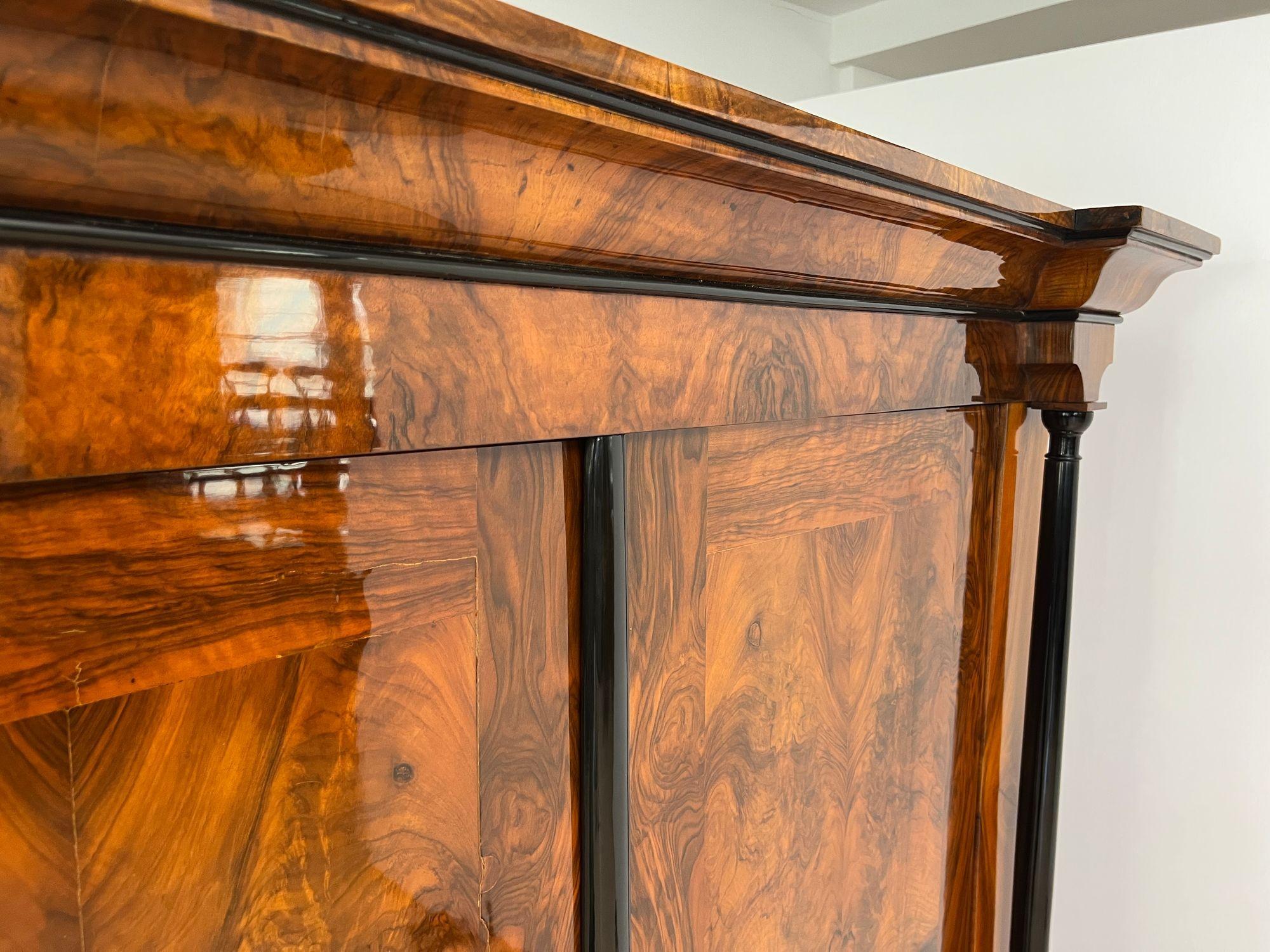 Armoire Biedermeier, impiallacciato in noce, Germania meridionale, 1820 circa in vendita 4