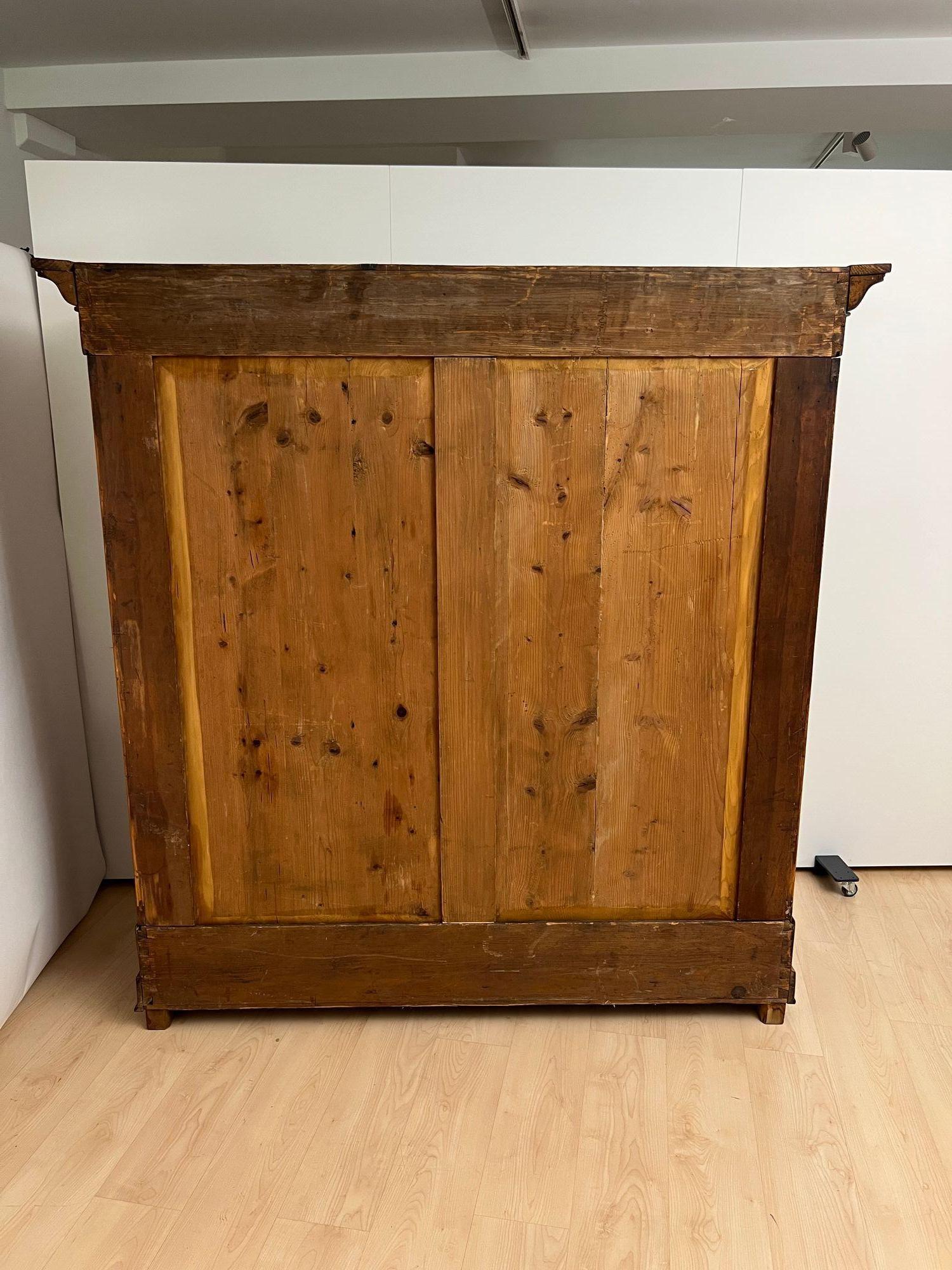 Armoire Biedermeier, impiallacciato in noce, Germania meridionale, 1820 circa in vendita 12