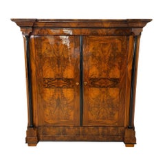 Armoire Biedermeier, placage de noyer, Allemagne du Sud vers 1820