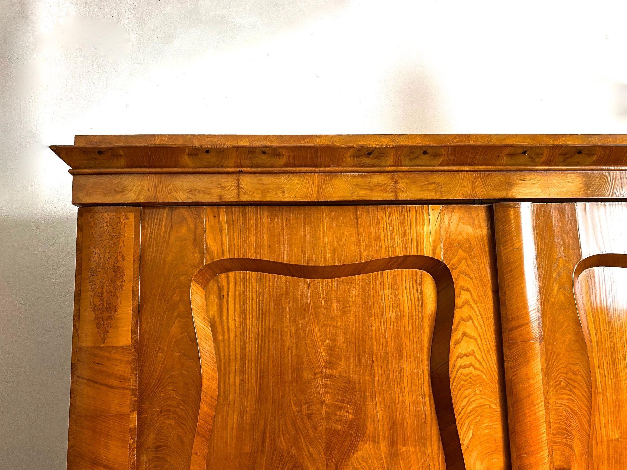 Mobile in legno di frassino Biedermeier con intarsi - XIX secolo, Austria, 1840 ca. in vendita 5