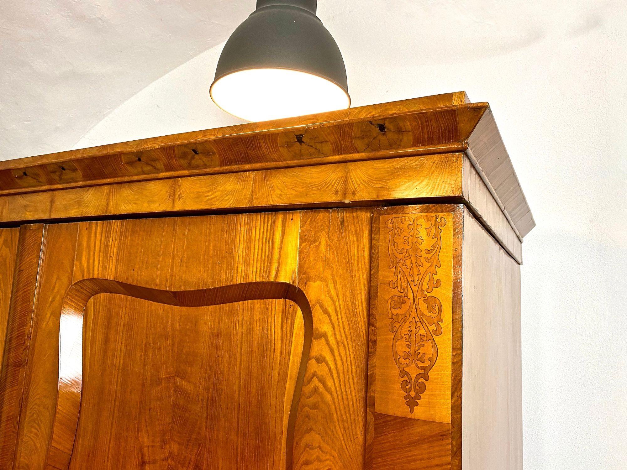 Mobile in legno di frassino Biedermeier con intarsi - XIX secolo, Austria, 1840 ca. in vendita 6