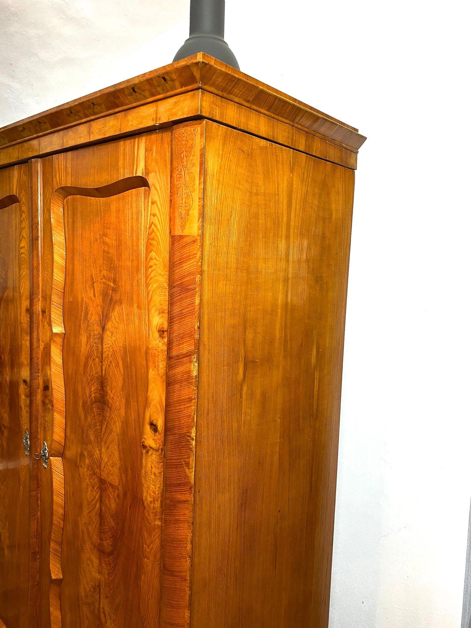 Mobile in legno di frassino Biedermeier con intarsi - XIX secolo, Austria, 1840 ca. in vendita 7