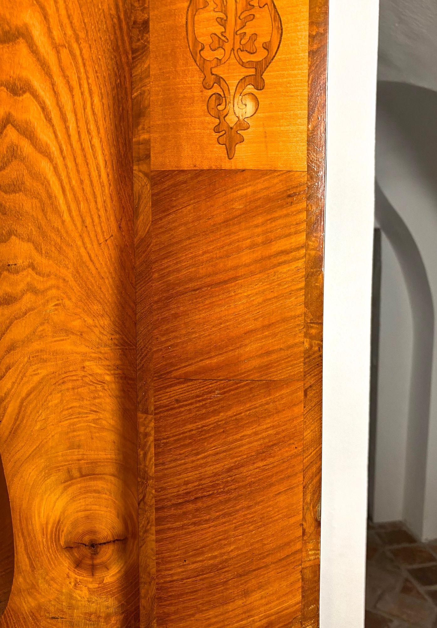 Mobile in legno di frassino Biedermeier con intarsi - XIX secolo, Austria, 1840 ca. in vendita 8
