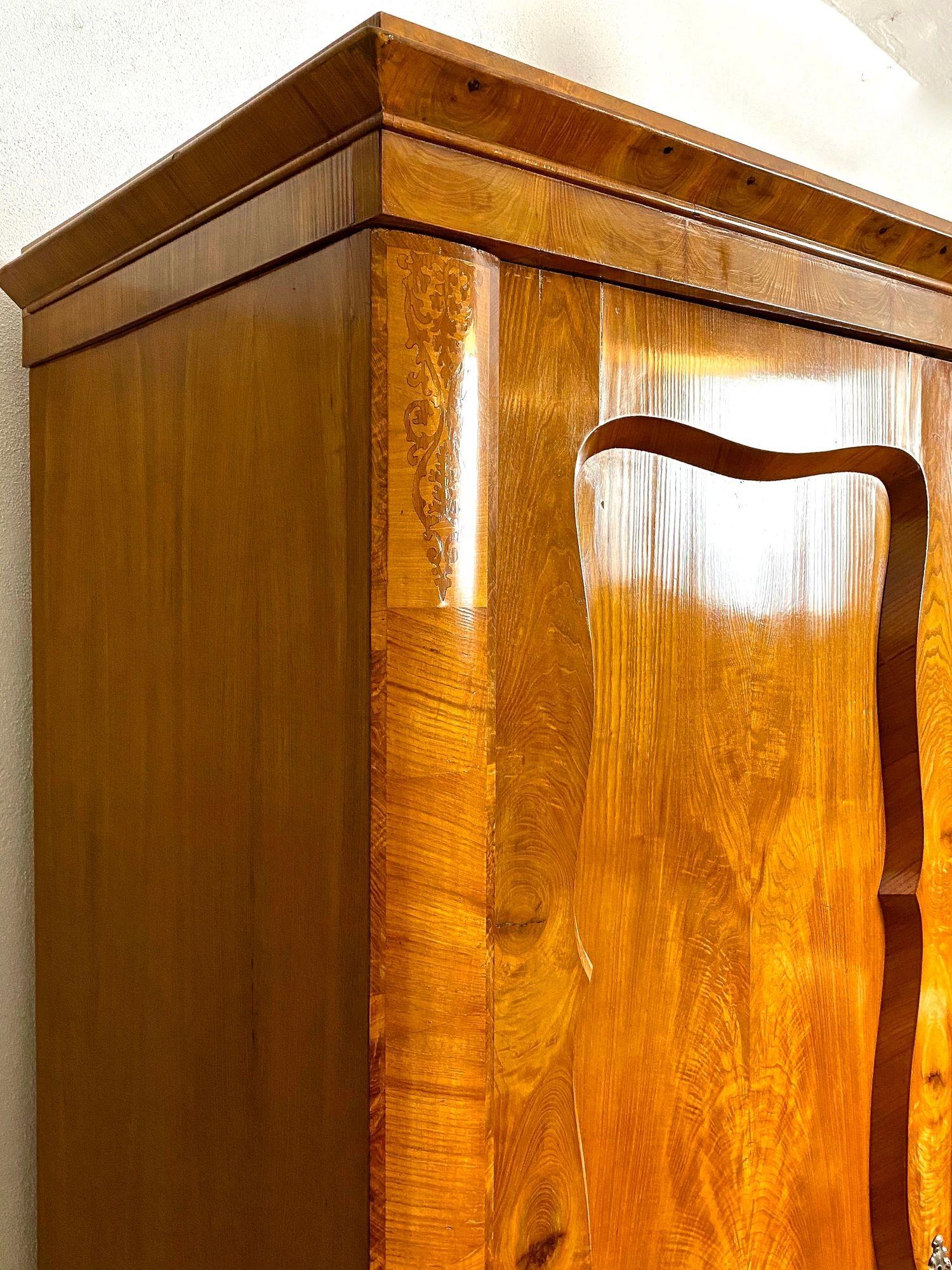 Mobile in legno di frassino Biedermeier con intarsi - XIX secolo, Austria, 1840 ca. in vendita 10