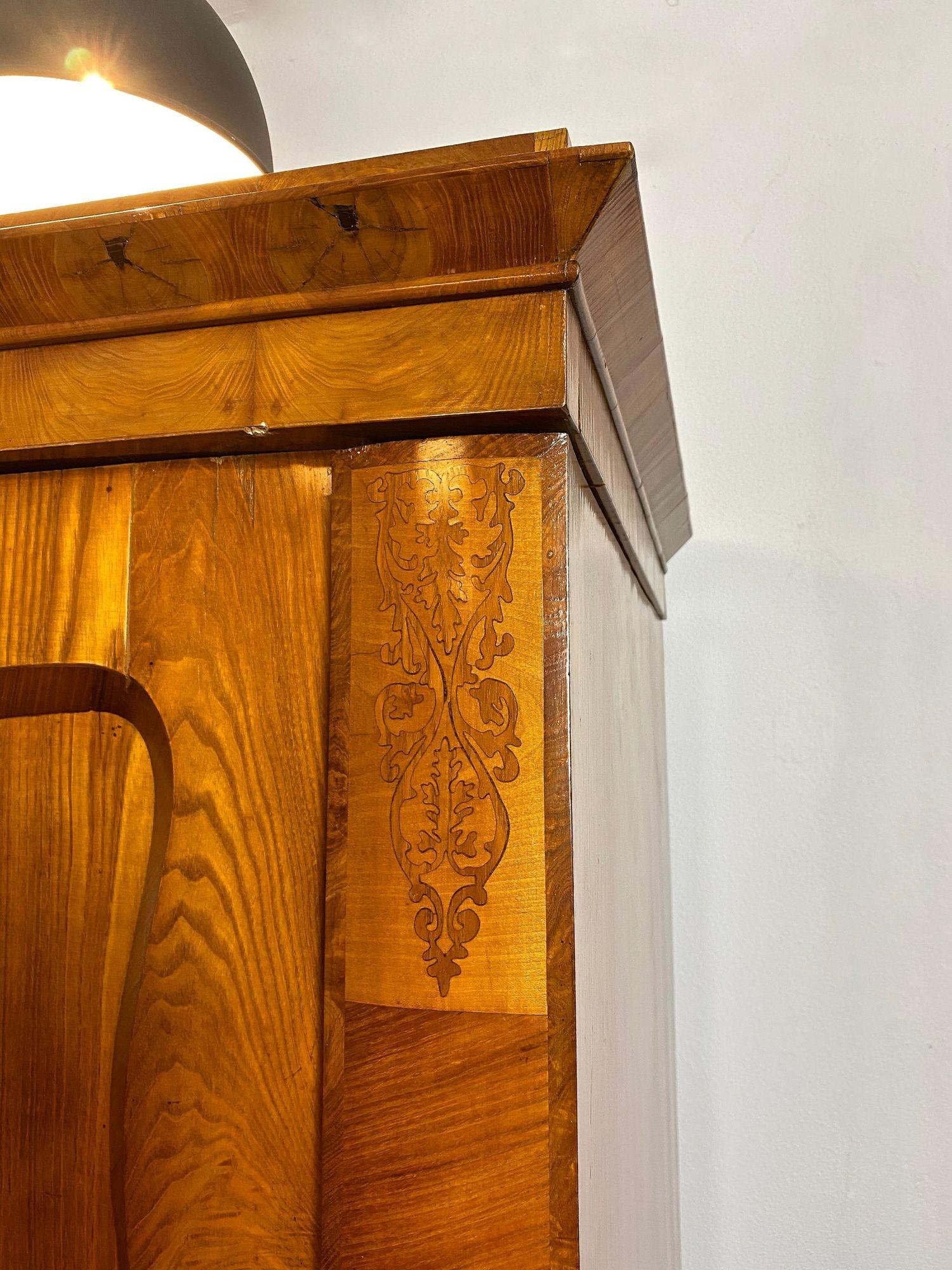 Mobile in legno di frassino Biedermeier con intarsi - XIX secolo, Austria, 1840 ca. In condizioni buone in vendita a Lichtenberg, AT