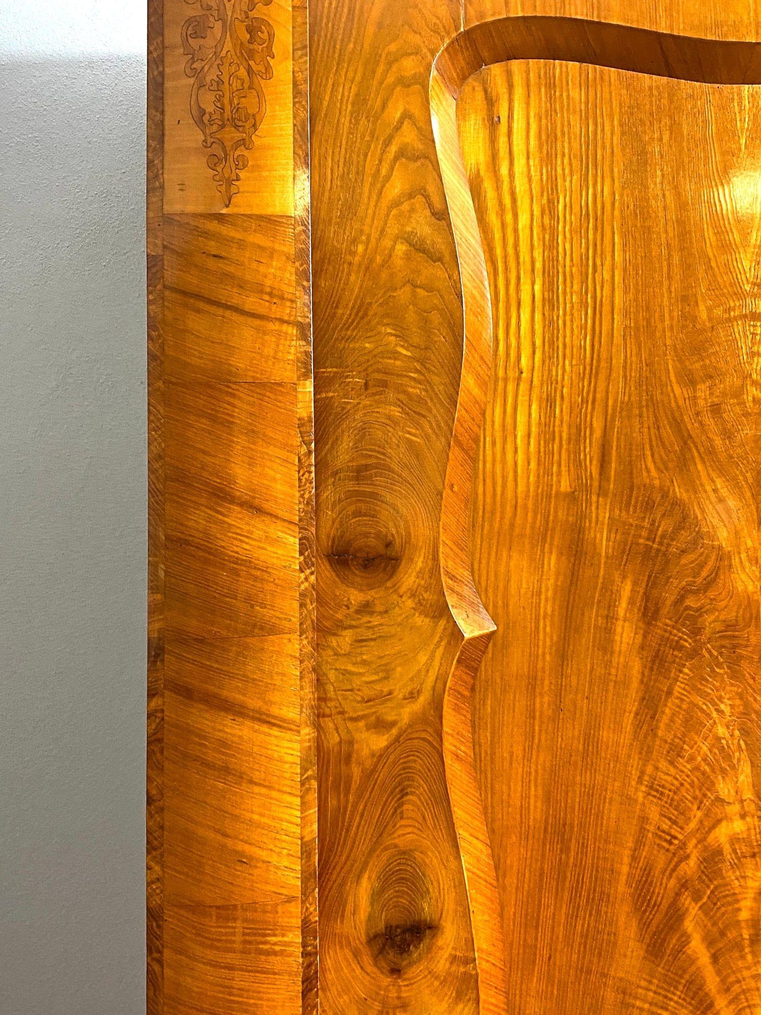 Mobile in legno di frassino Biedermeier con intarsi - XIX secolo, Austria, 1840 ca. in vendita 1