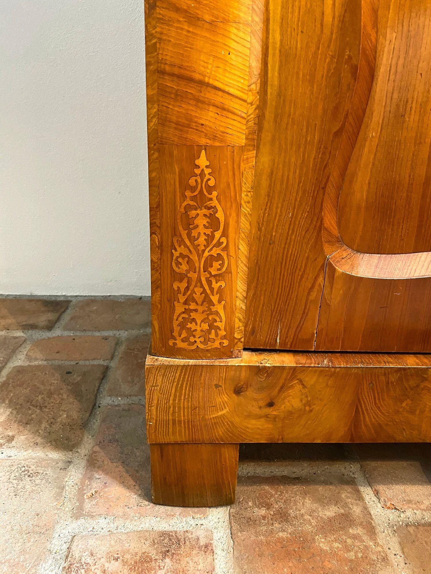 Mobile in legno di frassino Biedermeier con intarsi - XIX secolo, Austria, 1840 ca. in vendita 2