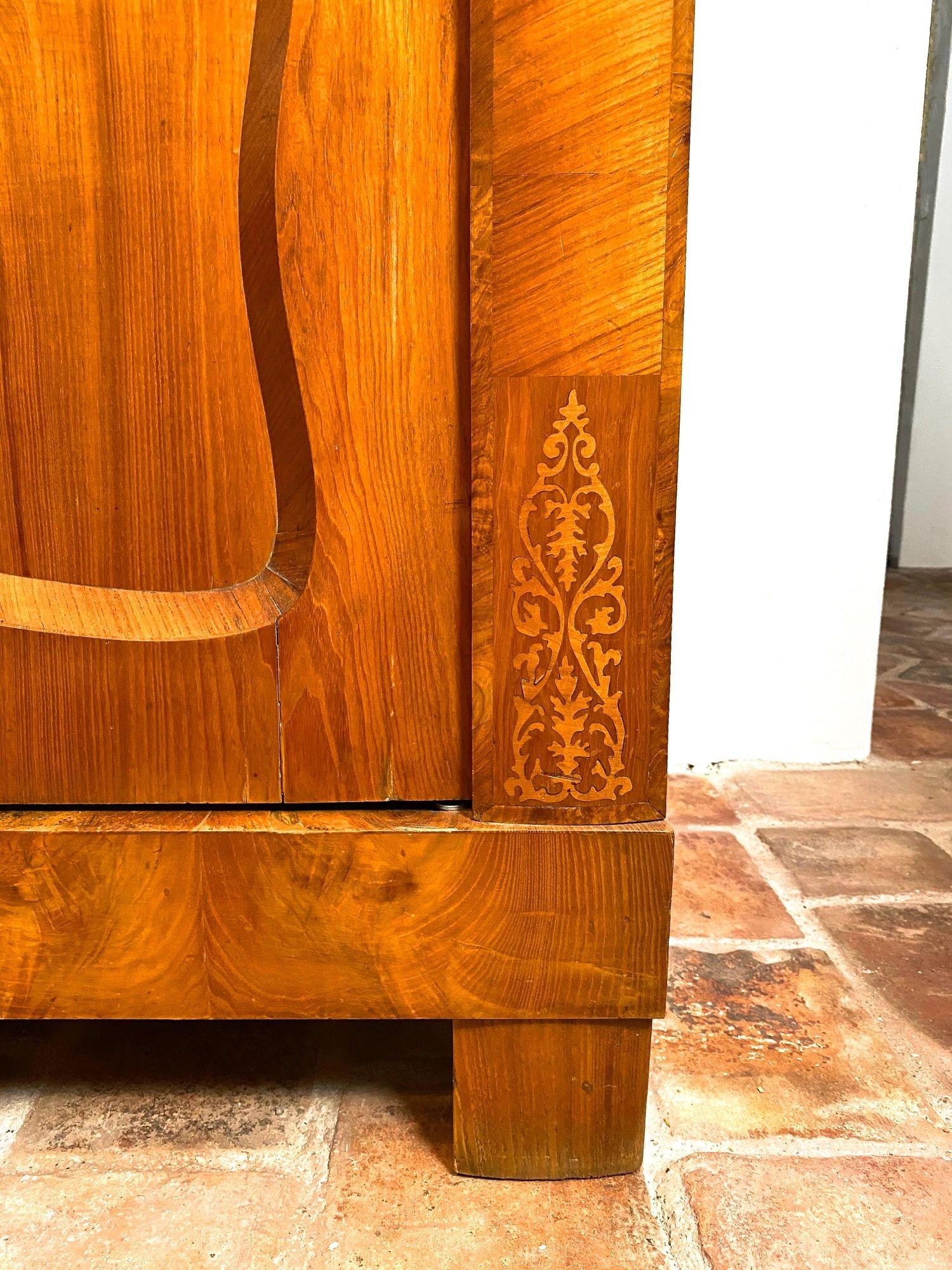 Mobile in legno di frassino Biedermeier con intarsi - XIX secolo, Austria, 1840 ca. in vendita 3