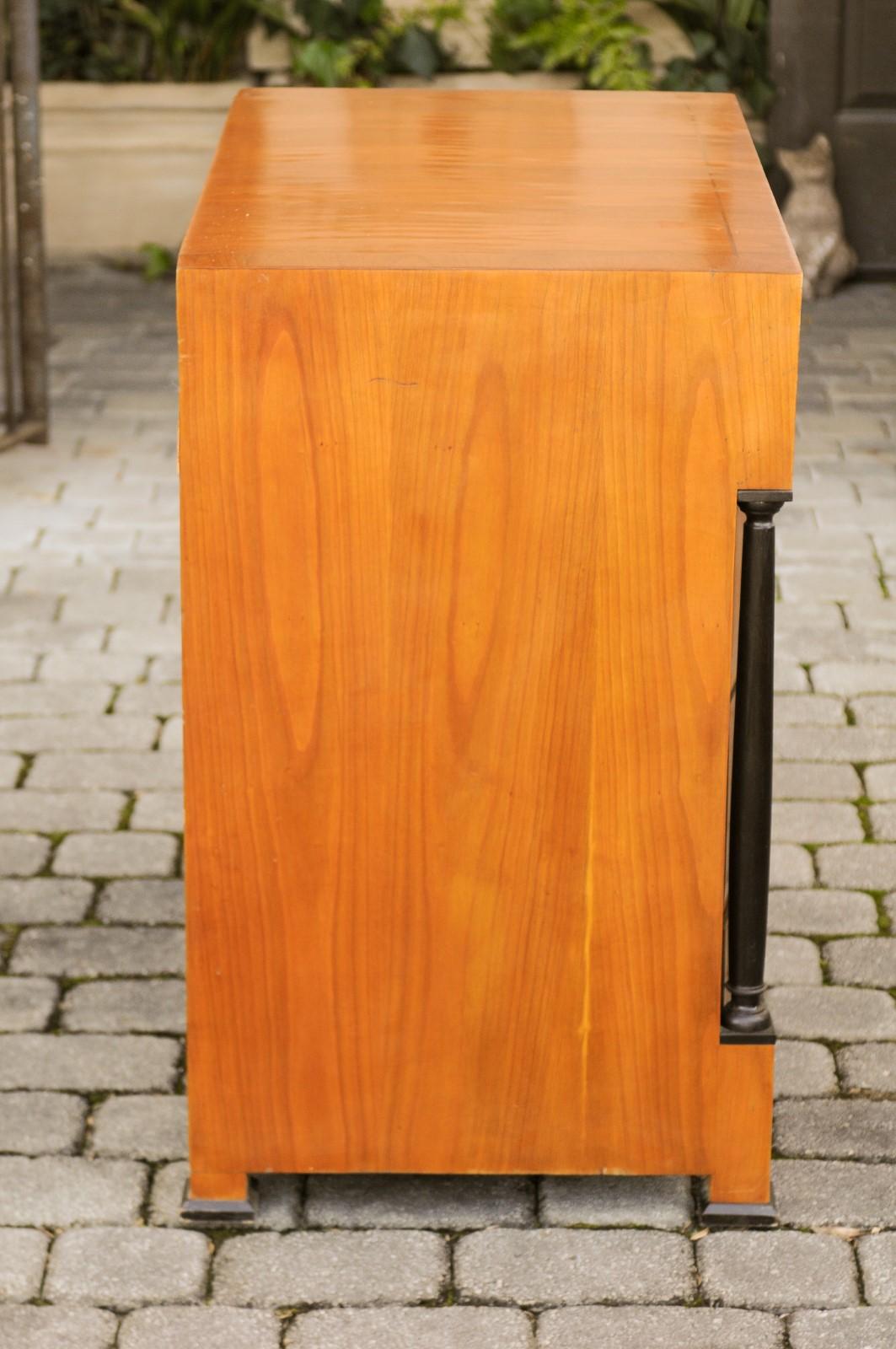 Biedermeier Austrian 1870s Walnut Four-Drawer Commode with Ebonized Columns 6