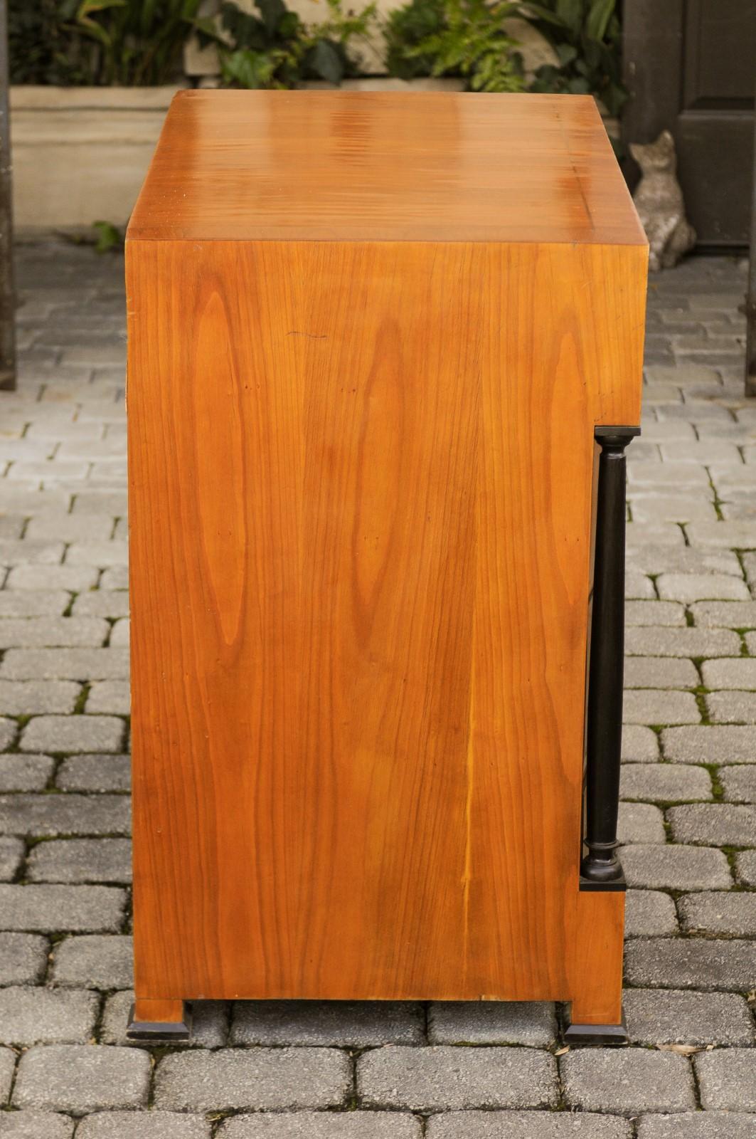 Biedermeier Austrian 1870s Walnut Four-Drawer Commode with Ebonized Columns 7