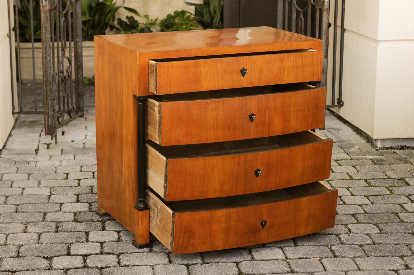 Biedermeier Austrian 1870s Walnut Four-Drawer Commode with Ebonized Columns 1